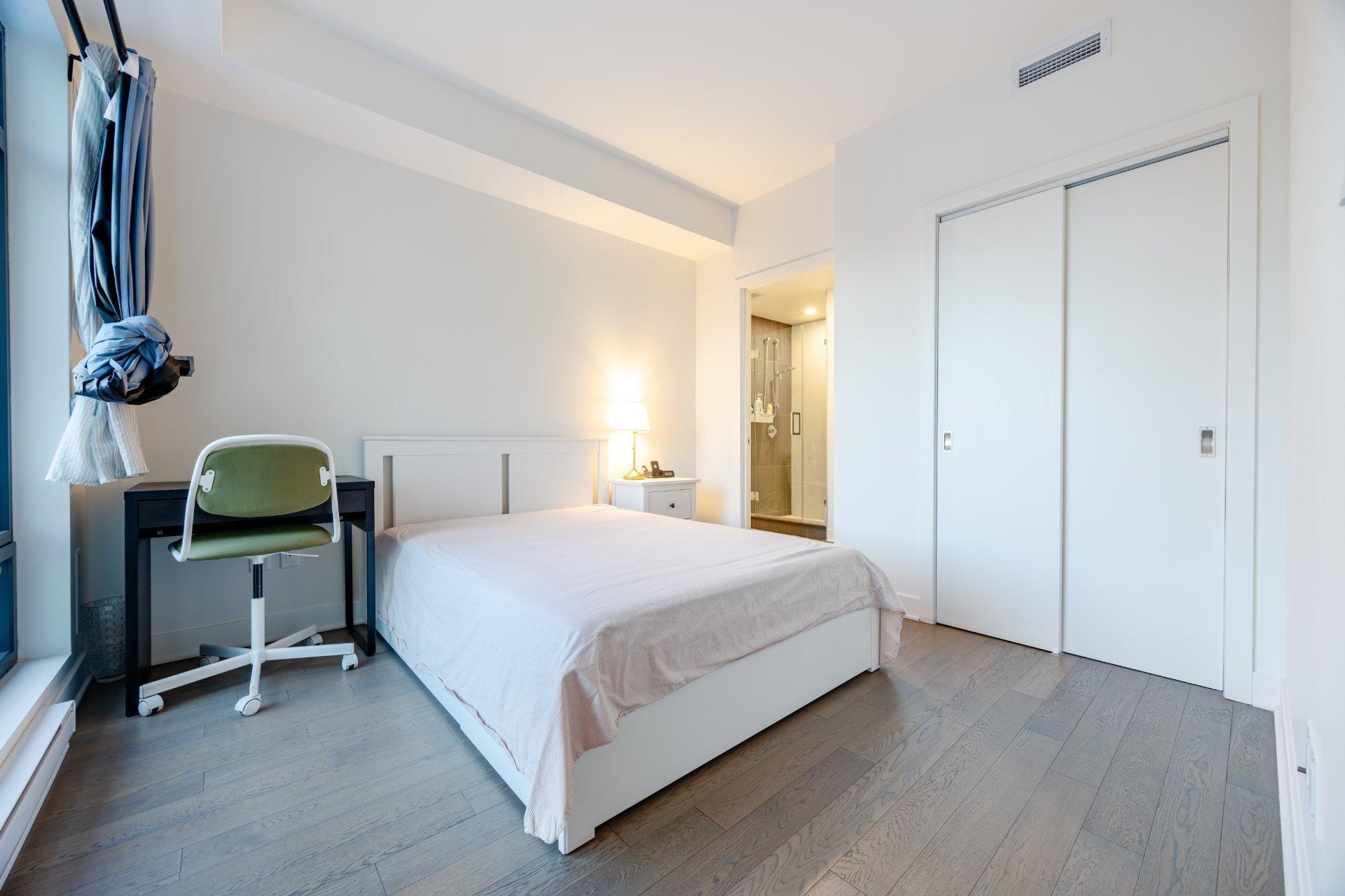 









628


Rue St-Jacques

, 1606,
Montréal (Ville-Marie),




QC
H3C0E1

