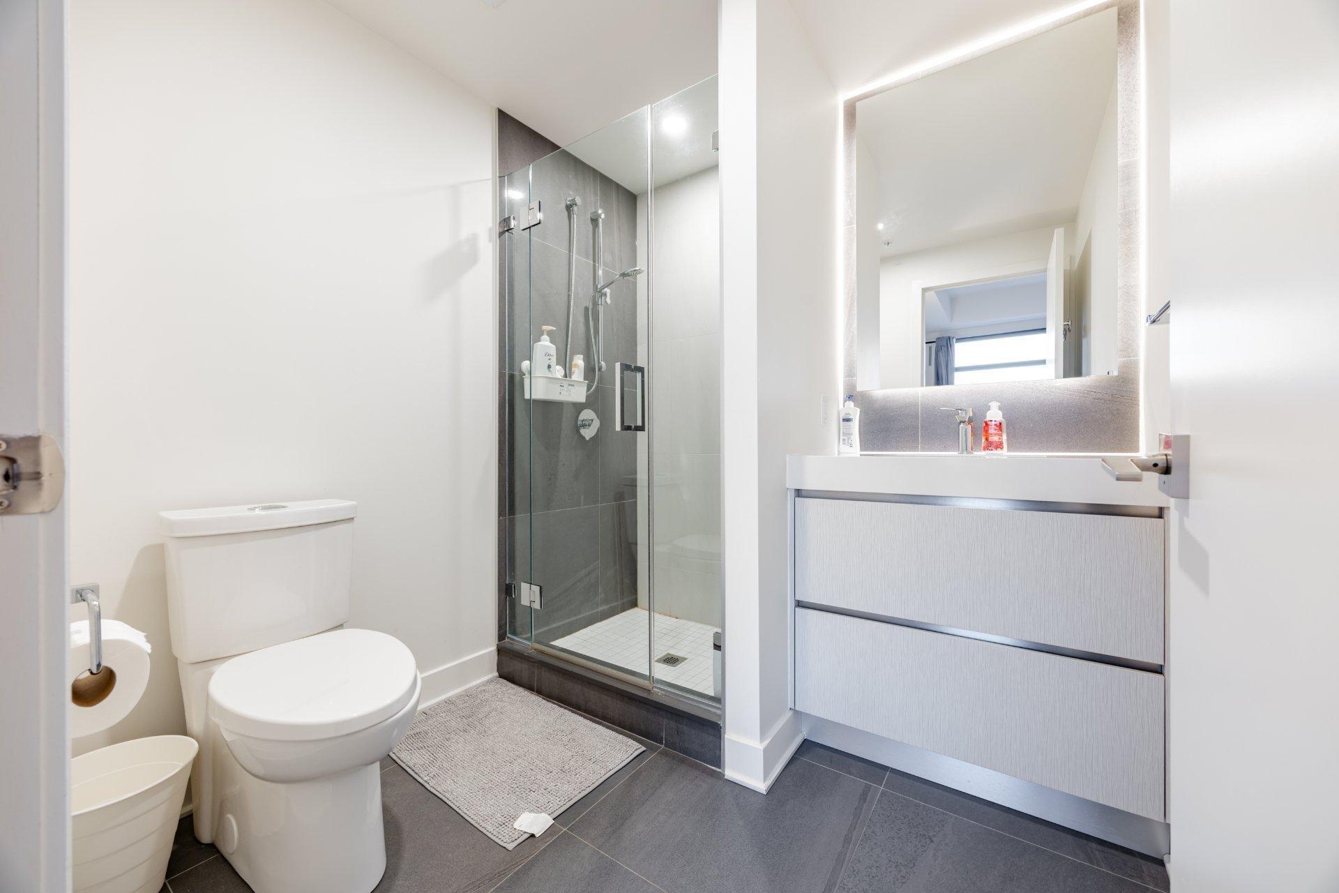 









628


Rue St-Jacques

, 1606,
Montréal (Ville-Marie),




QC
H3C0E1

