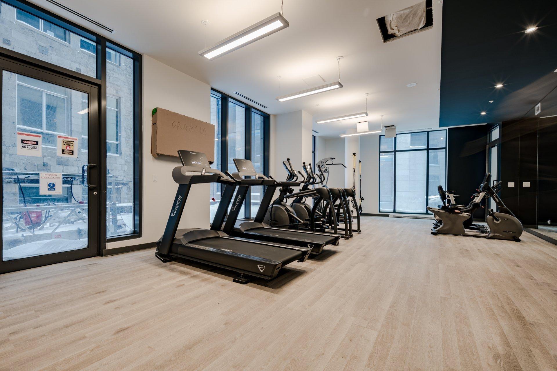 









628


Rue St-Jacques

, 1606,
Montréal (Ville-Marie),




QC
H3C0E1

