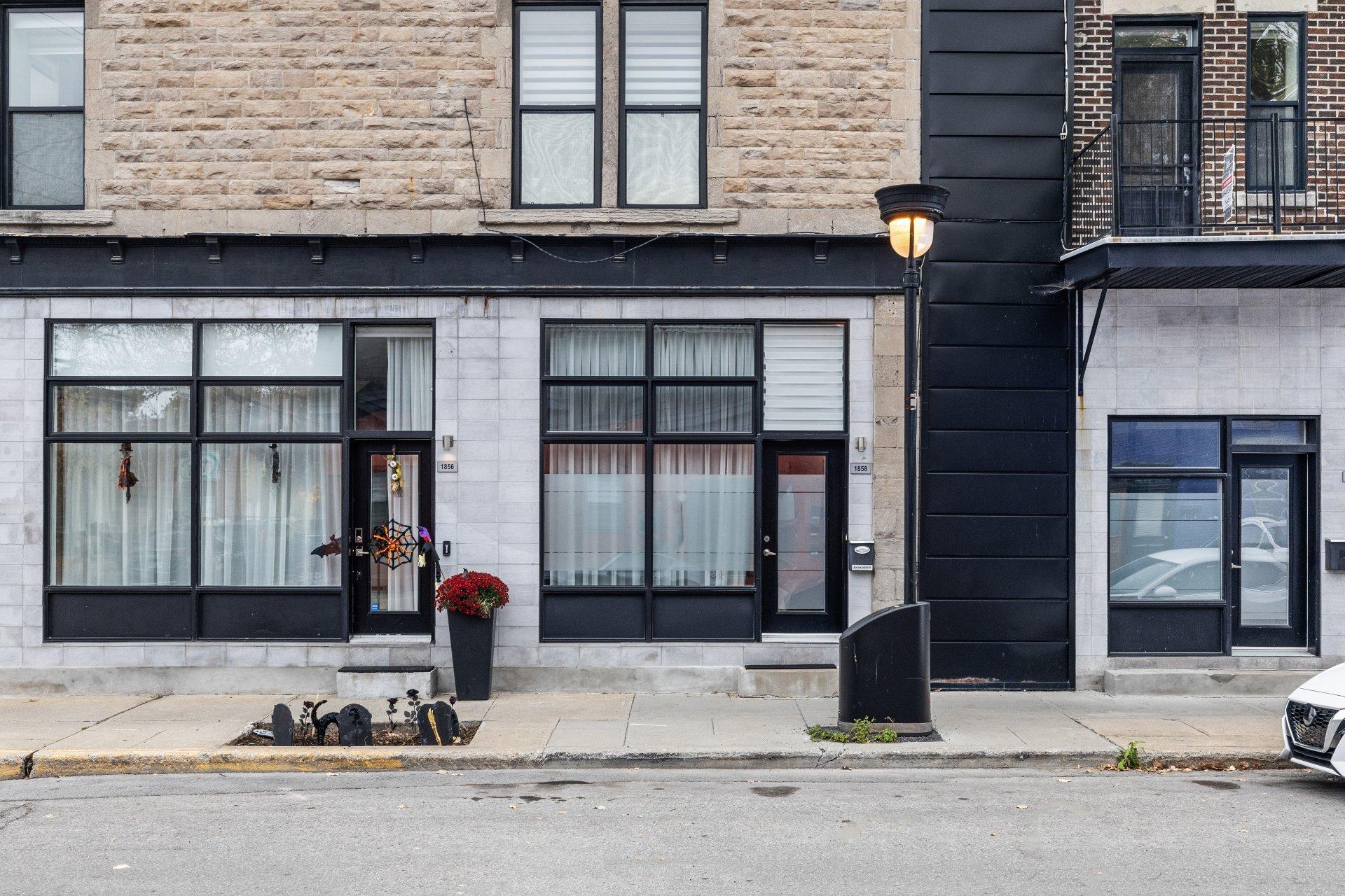 









1858


Rue Favard

,
Montréal (Le Sud-Ouest),




QC
H3K2H7

