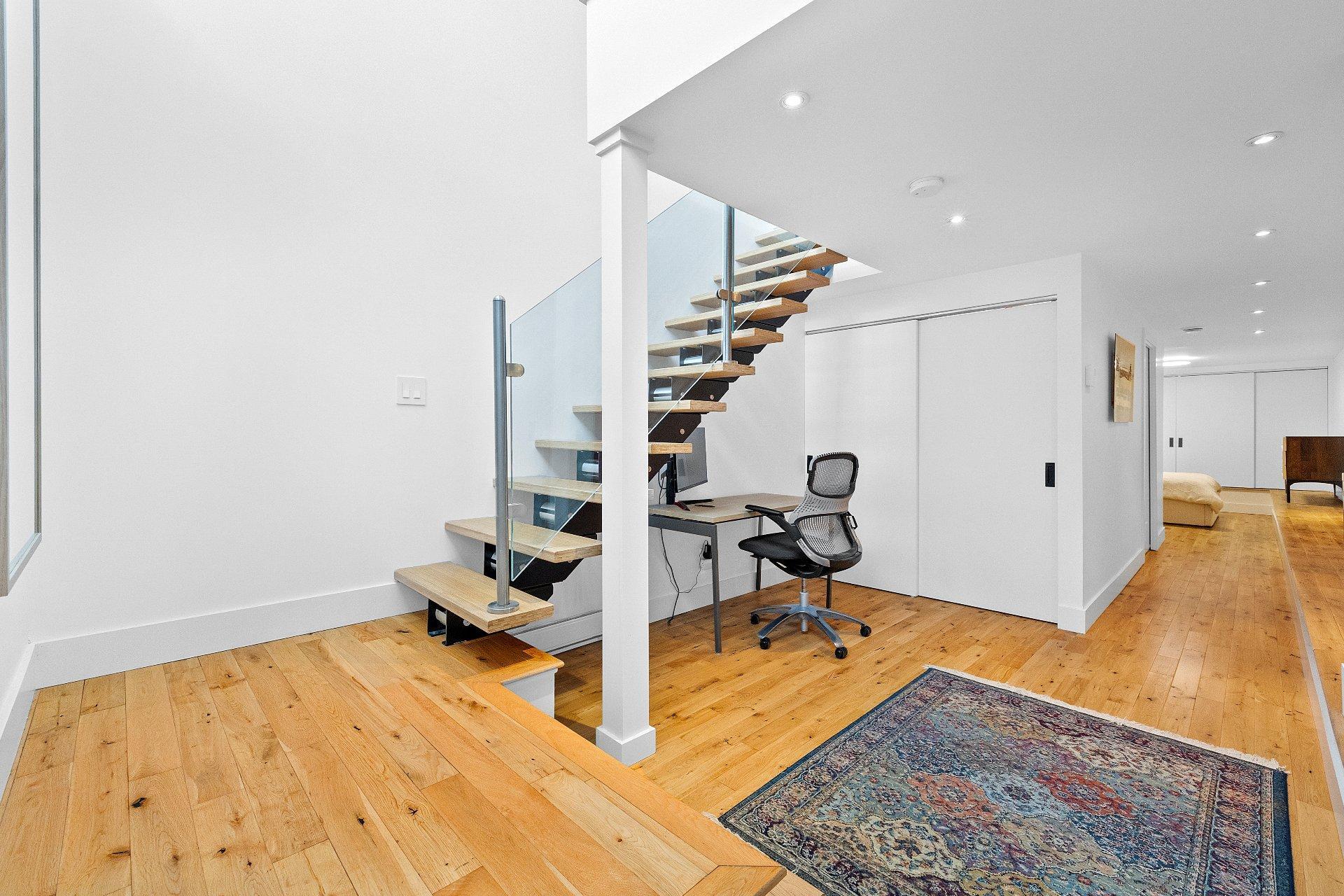 









1858


Rue Favard

,
Montréal (Le Sud-Ouest),




QC
H3K2H7

