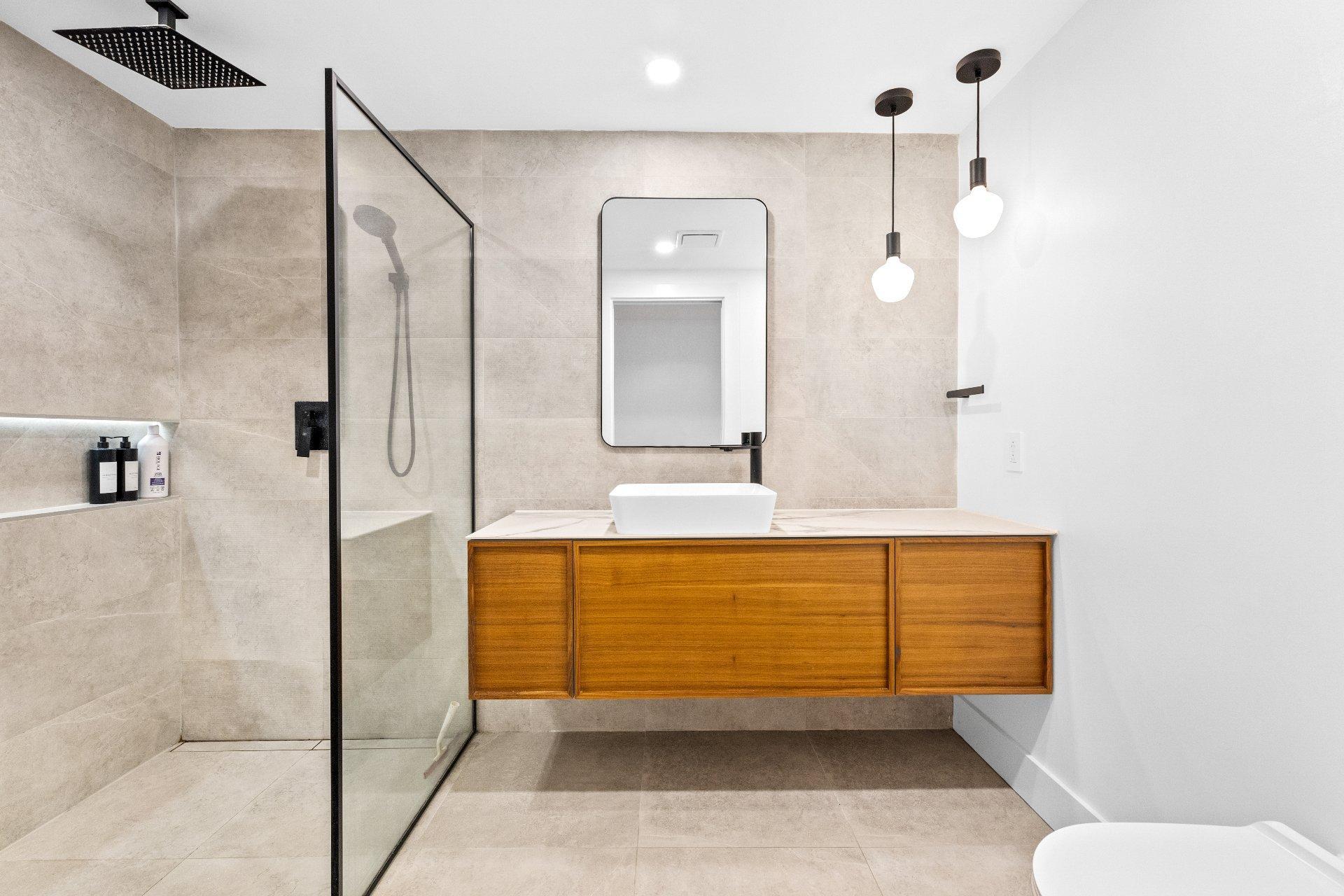 









1858


Rue Favard

,
Montréal (Le Sud-Ouest),




QC
H3K2H7

