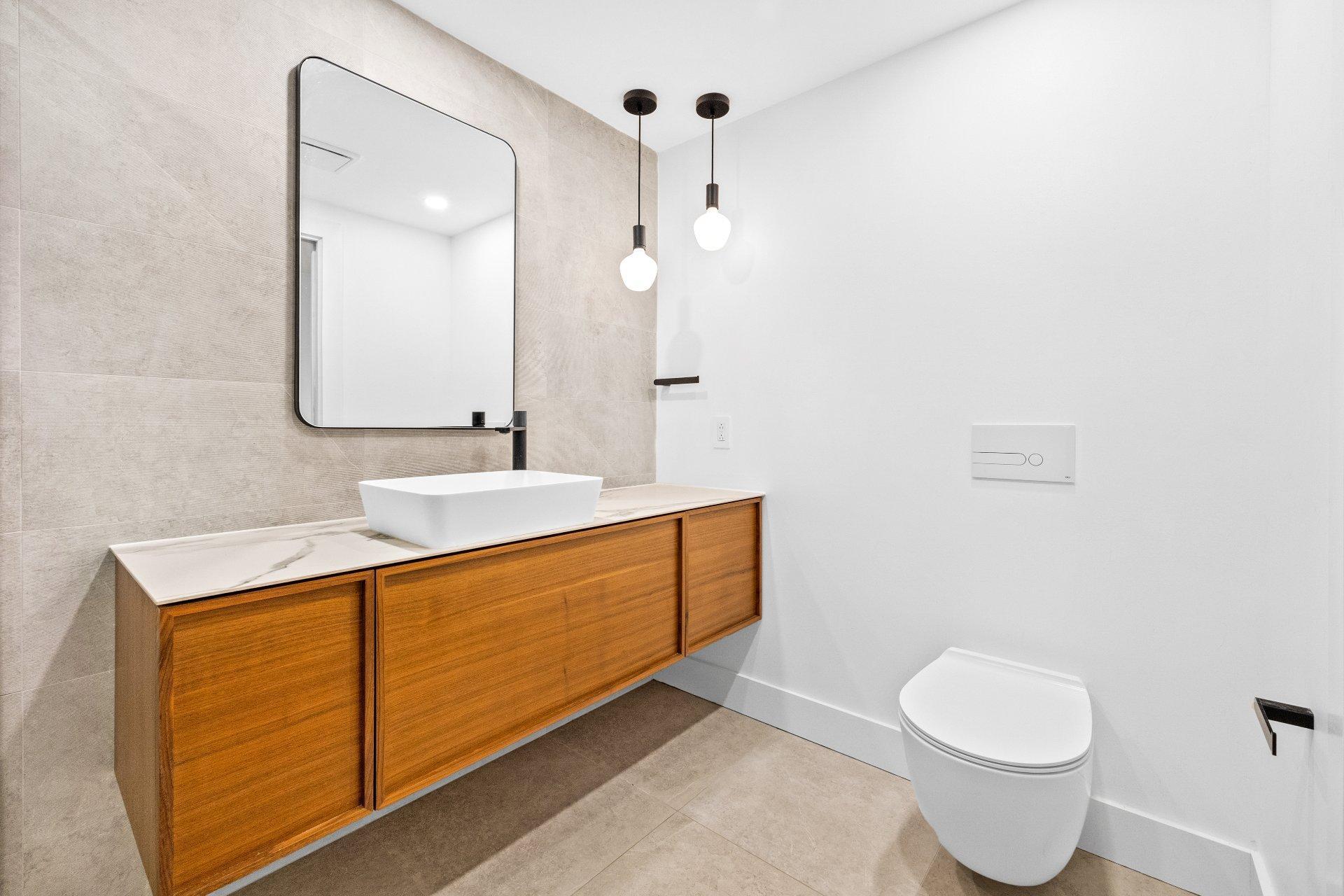 









1858


Rue Favard

,
Montréal (Le Sud-Ouest),




QC
H3K2H7

