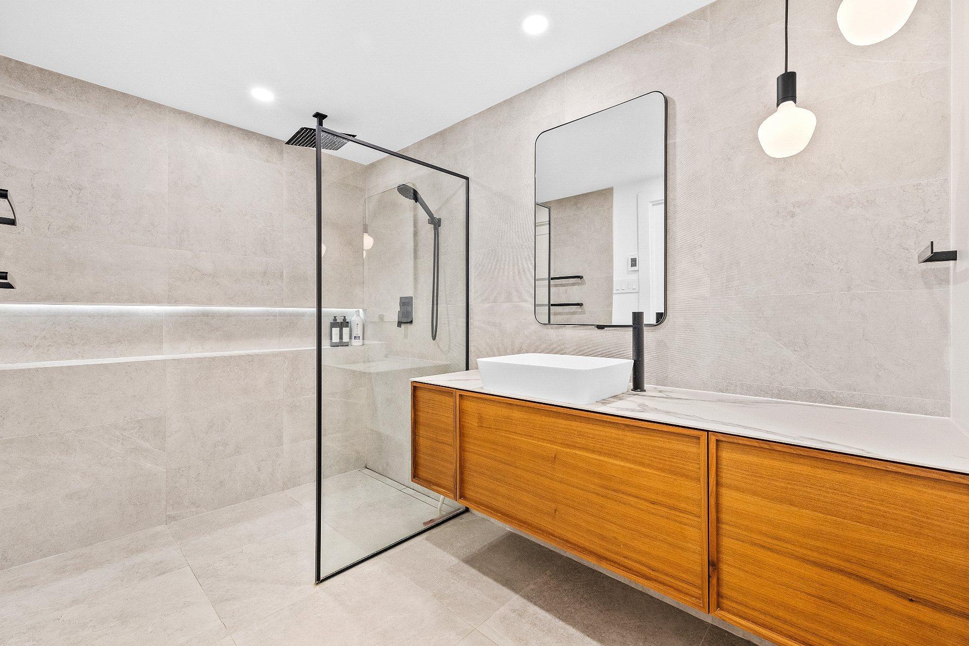 









1858


Rue Favard

,
Montréal (Le Sud-Ouest),




QC
H3K2H7

