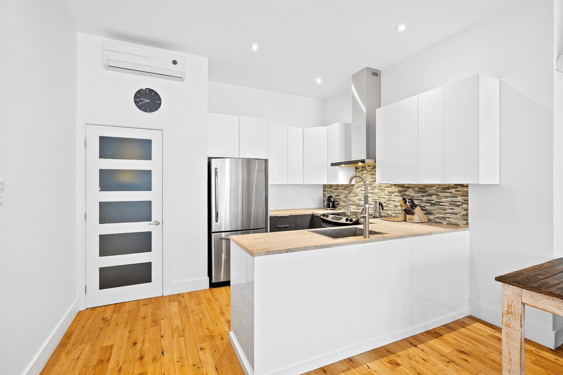 









1858


Rue Favard

,
Montréal (Le Sud-Ouest),




QC
H3K2H7

