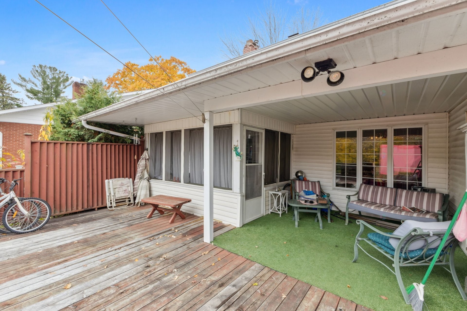 









572


Rue David

,
Gatineau (Buckingham),




QC
J8L2A7

