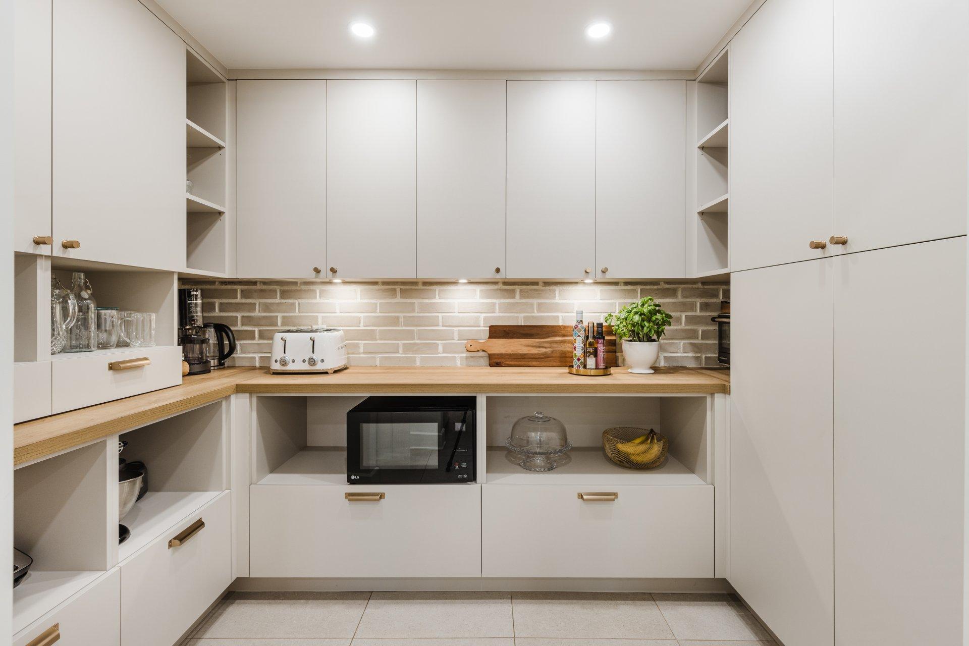 









2015


Rue Bellevue

,
Saint-Bruno-de-Montarville,




QC
J3V3X3

