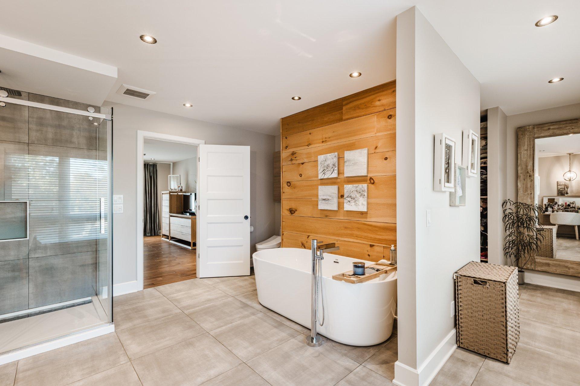 









2015


Rue Bellevue

,
Saint-Bruno-de-Montarville,




QC
J3V3X3

