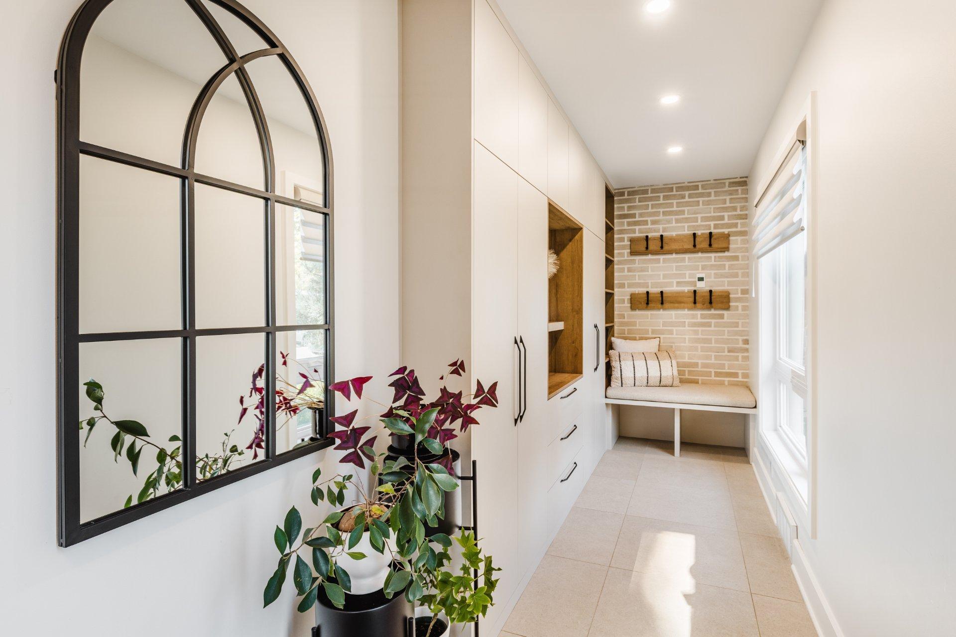 









2015


Rue Bellevue

,
Saint-Bruno-de-Montarville,




QC
J3V3X3

