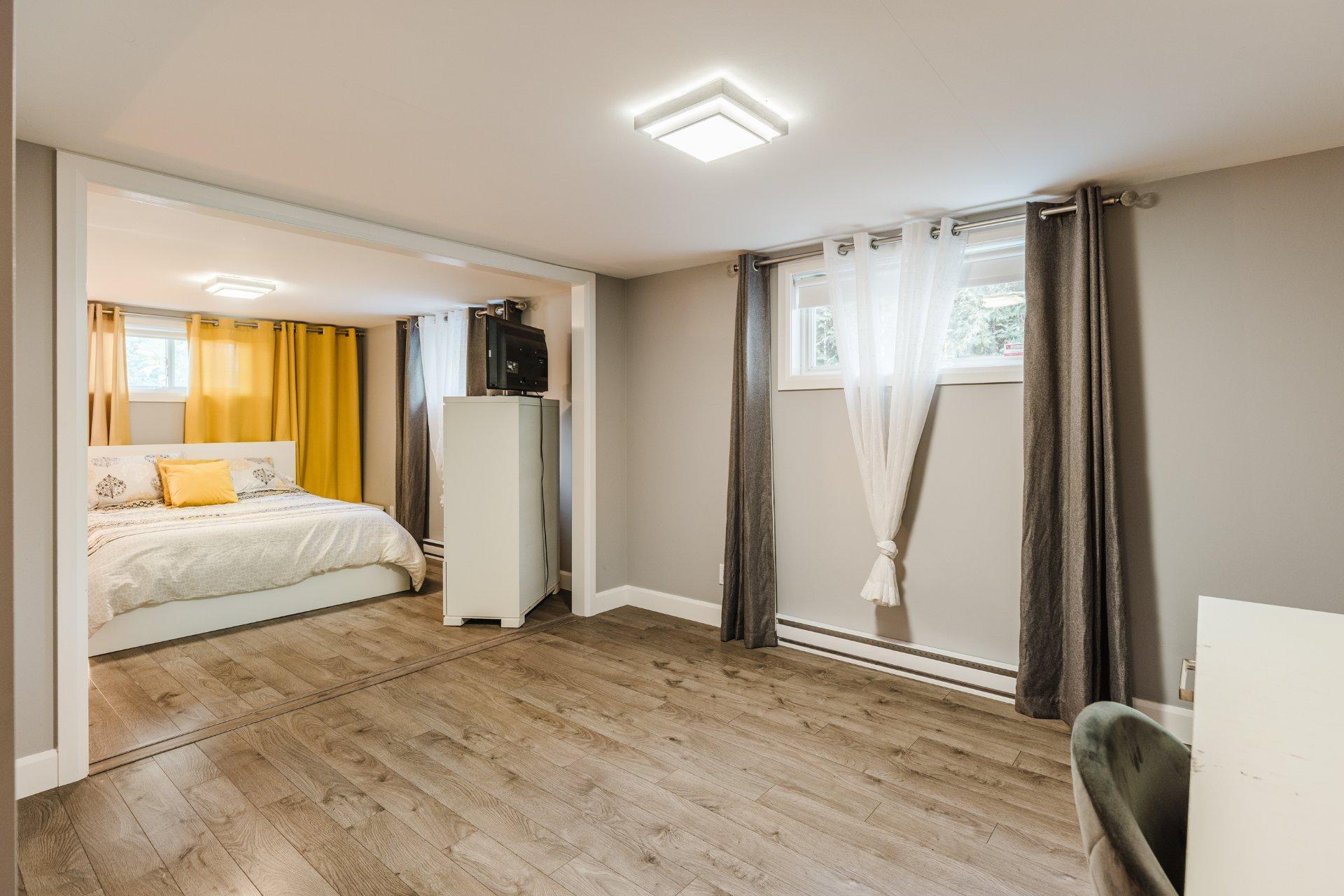 









2015


Rue Bellevue

,
Saint-Bruno-de-Montarville,




QC
J3V3X3

