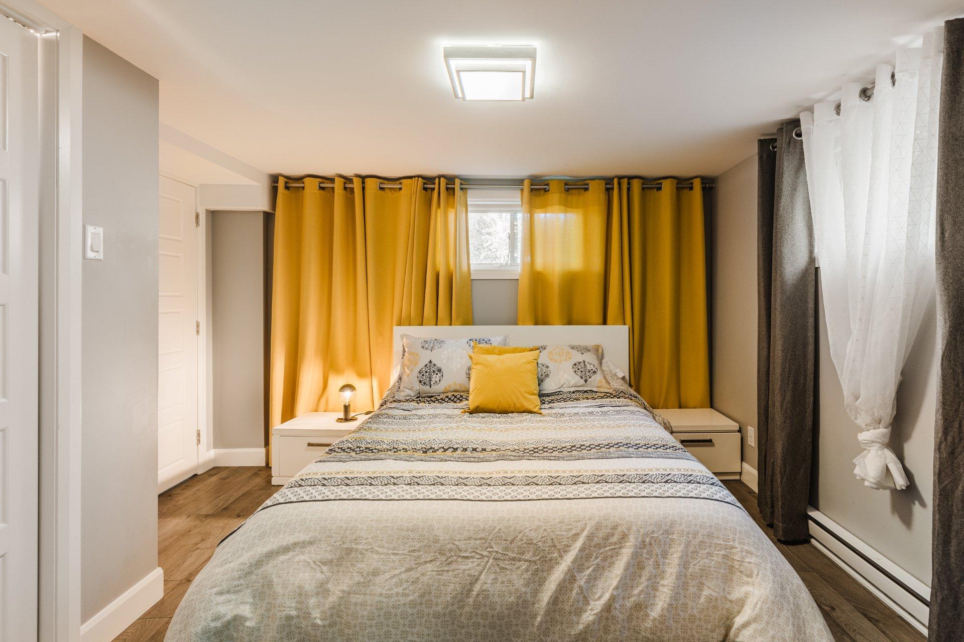 









2015


Rue Bellevue

,
Saint-Bruno-de-Montarville,




QC
J3V3X3

