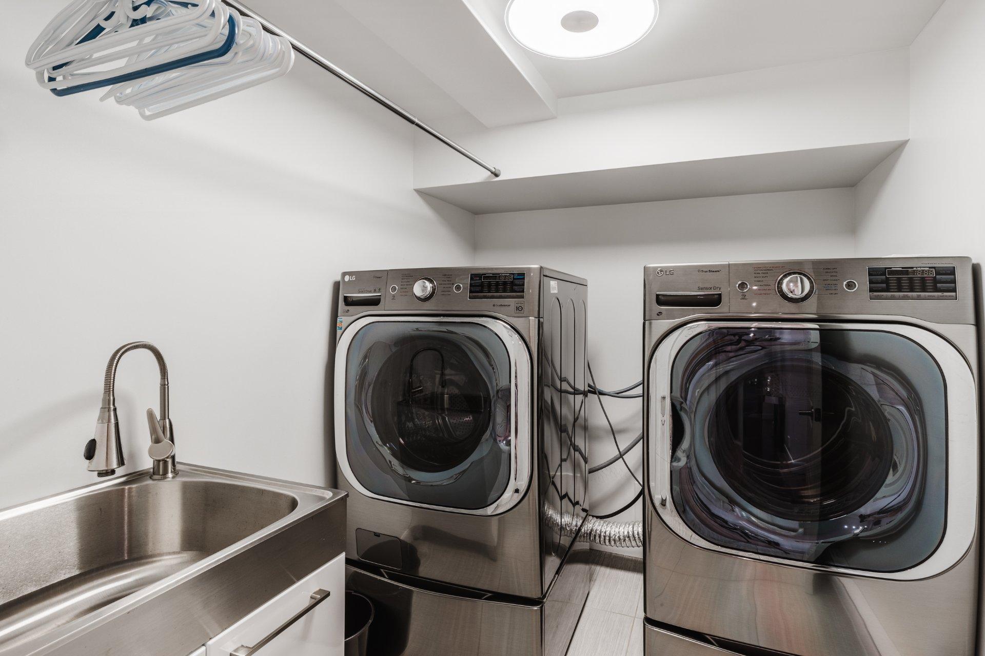 









2015


Rue Bellevue

,
Saint-Bruno-de-Montarville,




QC
J3V3X3

