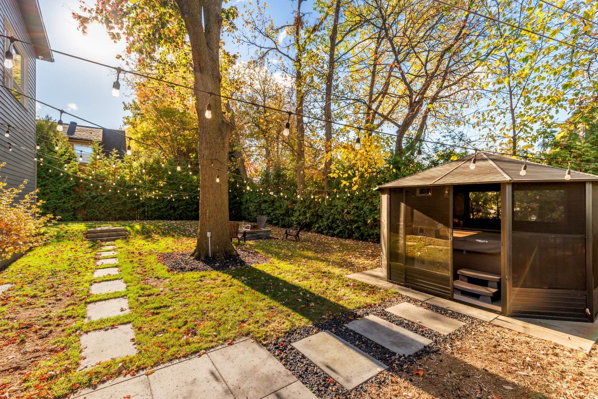 









2015


Rue Bellevue

,
Saint-Bruno-de-Montarville,




QC
J3V3X3

