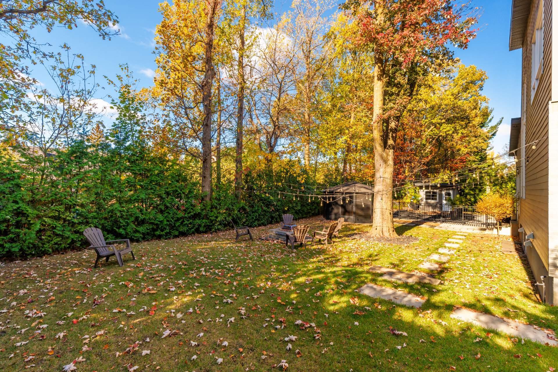 









2015


Rue Bellevue

,
Saint-Bruno-de-Montarville,




QC
J3V3X3

