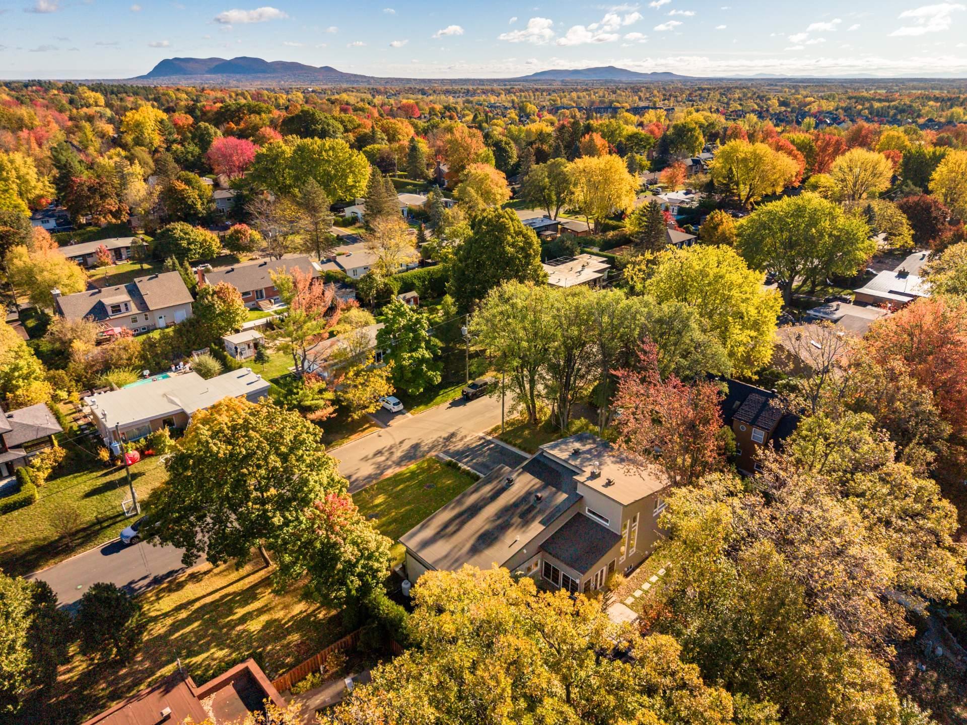 









2015


Rue Bellevue

,
Saint-Bruno-de-Montarville,




QC
J3V3X3

