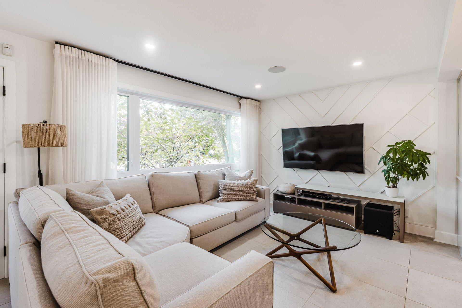 









2015


Rue Bellevue

,
Saint-Bruno-de-Montarville,




QC
J3V3X3

