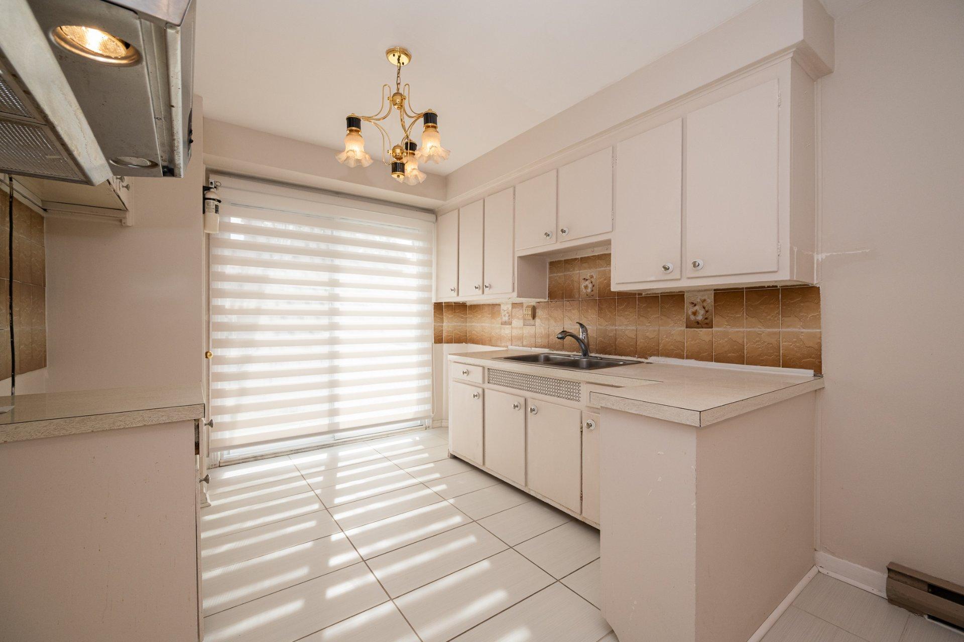 









1046

 - 1048


Rue Mill Hill

,
Laval (Chomedey),




QC
H7W1P4

