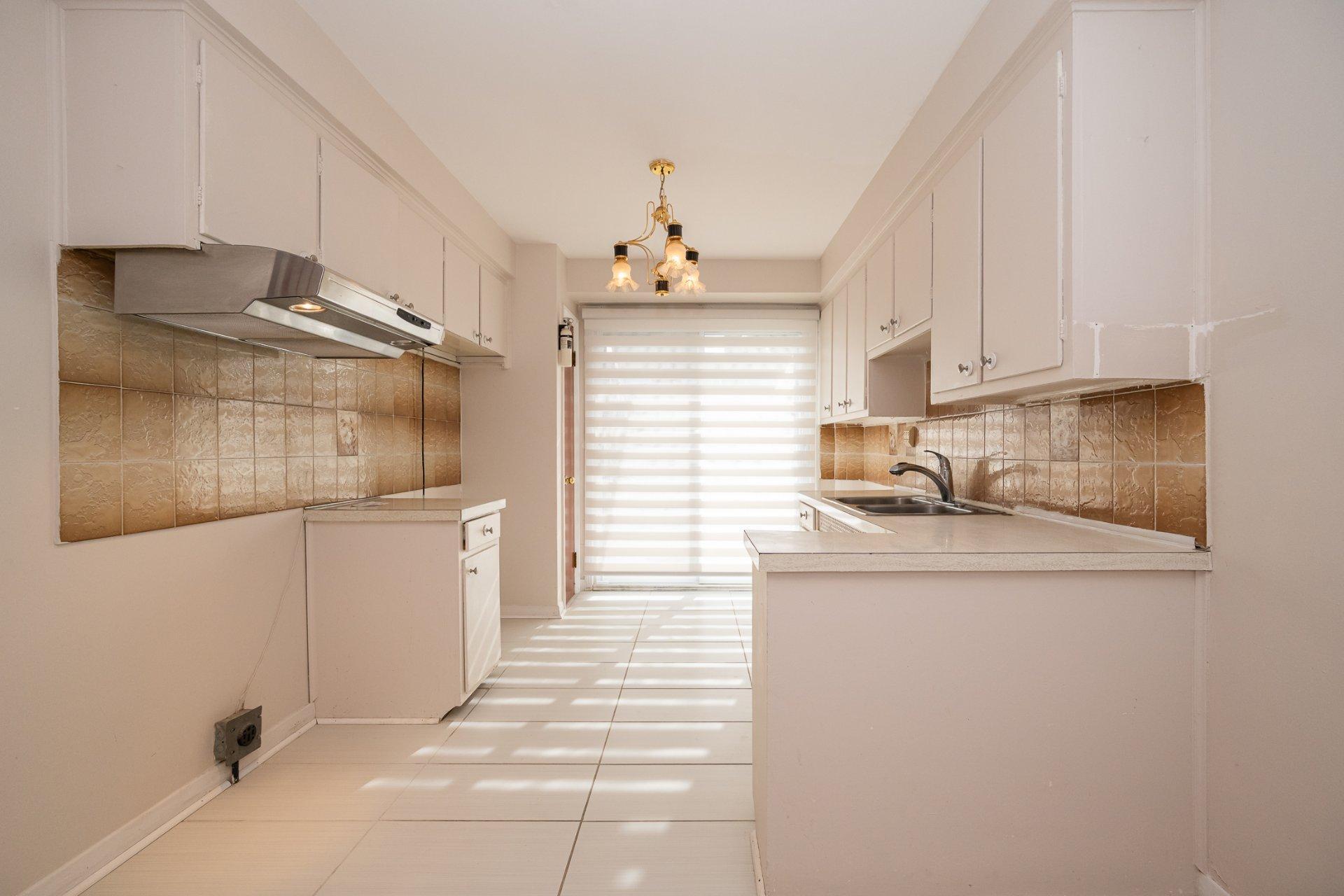 









1046

 - 1048


Rue Mill Hill

,
Laval (Chomedey),




QC
H7W1P4

