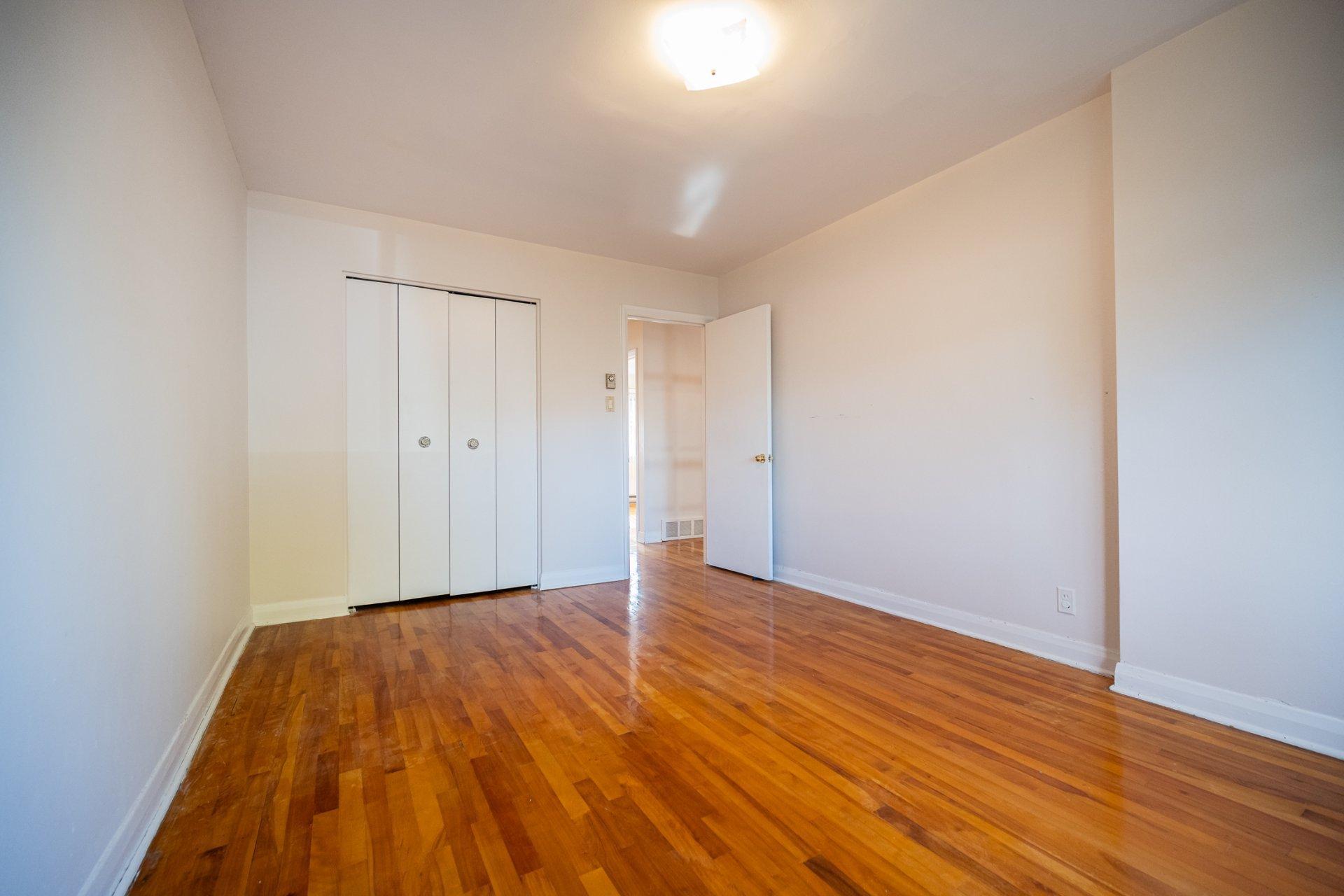









1046

 - 1048


Rue Mill Hill

,
Laval (Chomedey),




QC
H7W1P4

