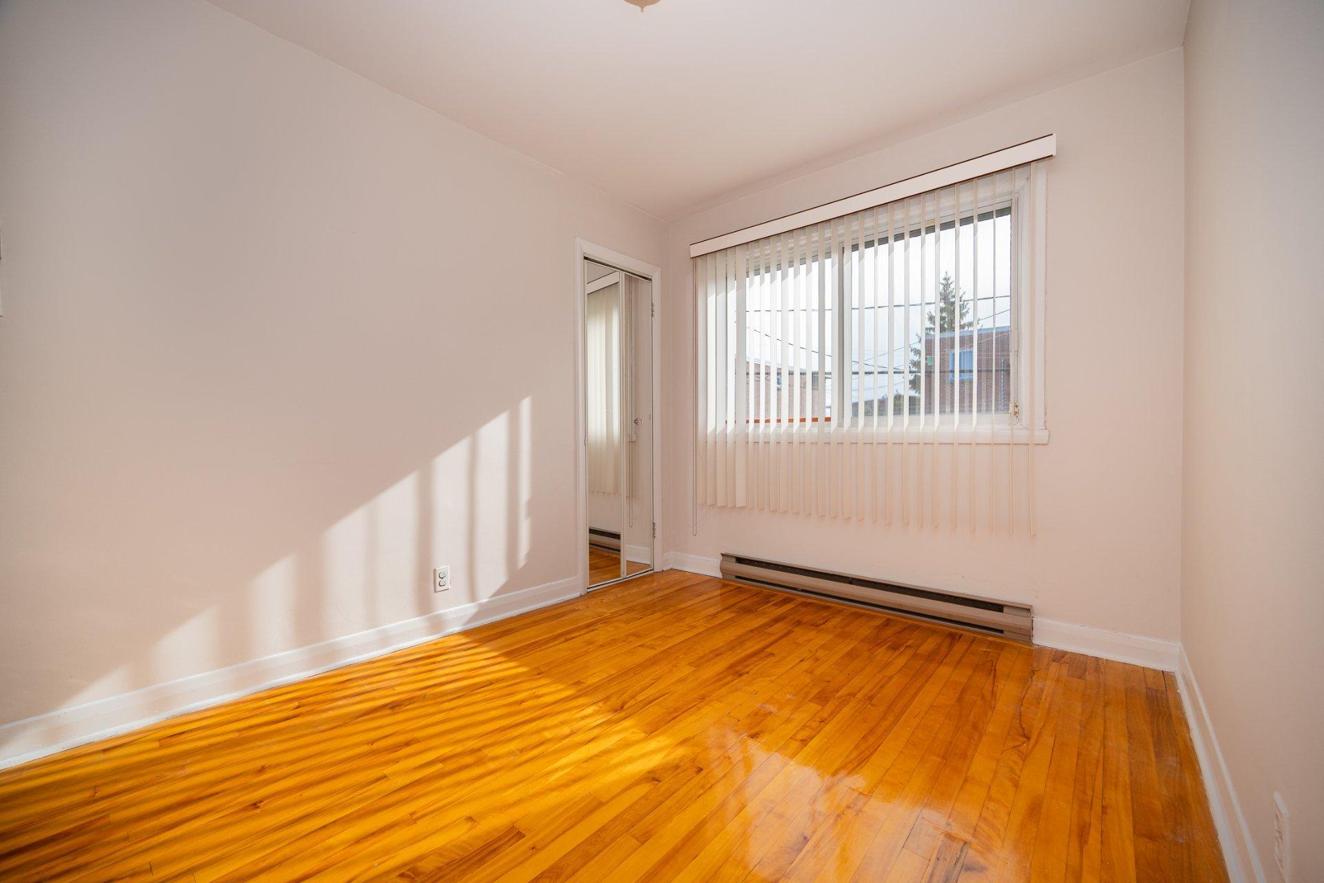 









1046

 - 1048


Rue Mill Hill

,
Laval (Chomedey),




QC
H7W1P4

