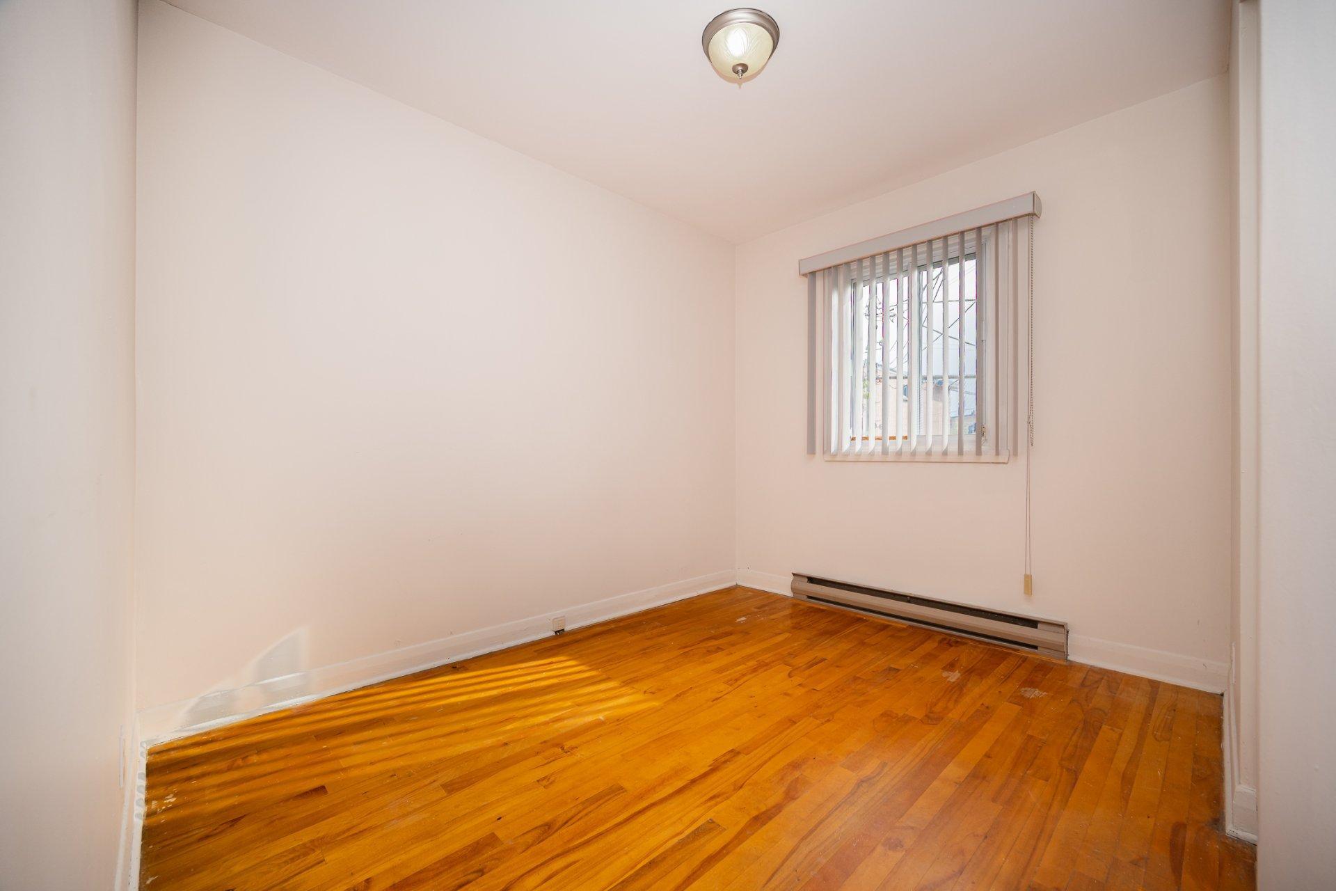 









1046

 - 1048


Rue Mill Hill

,
Laval (Chomedey),




QC
H7W1P4

