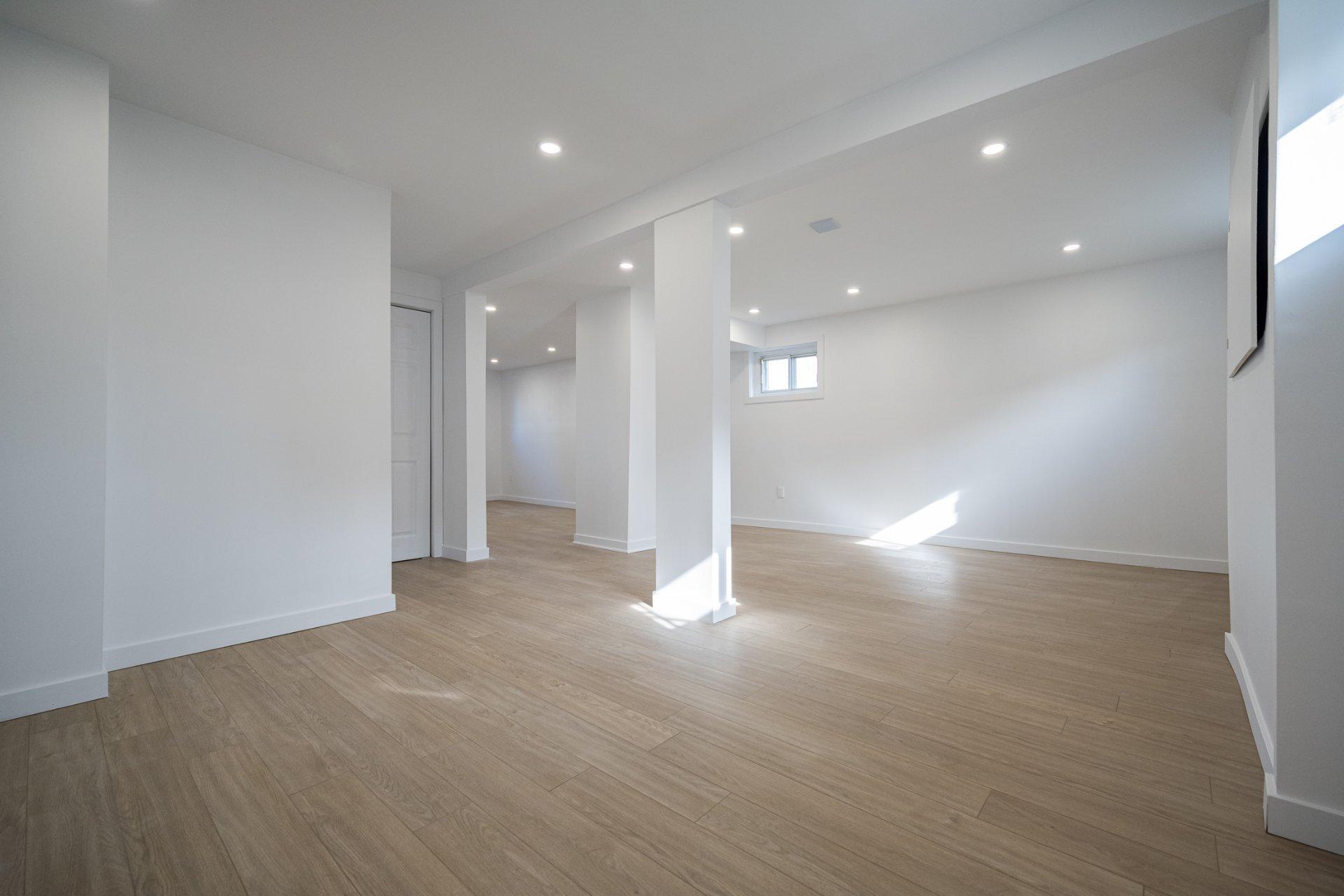 









1046

 - 1048


Rue Mill Hill

,
Laval (Chomedey),




QC
H7W1P4

