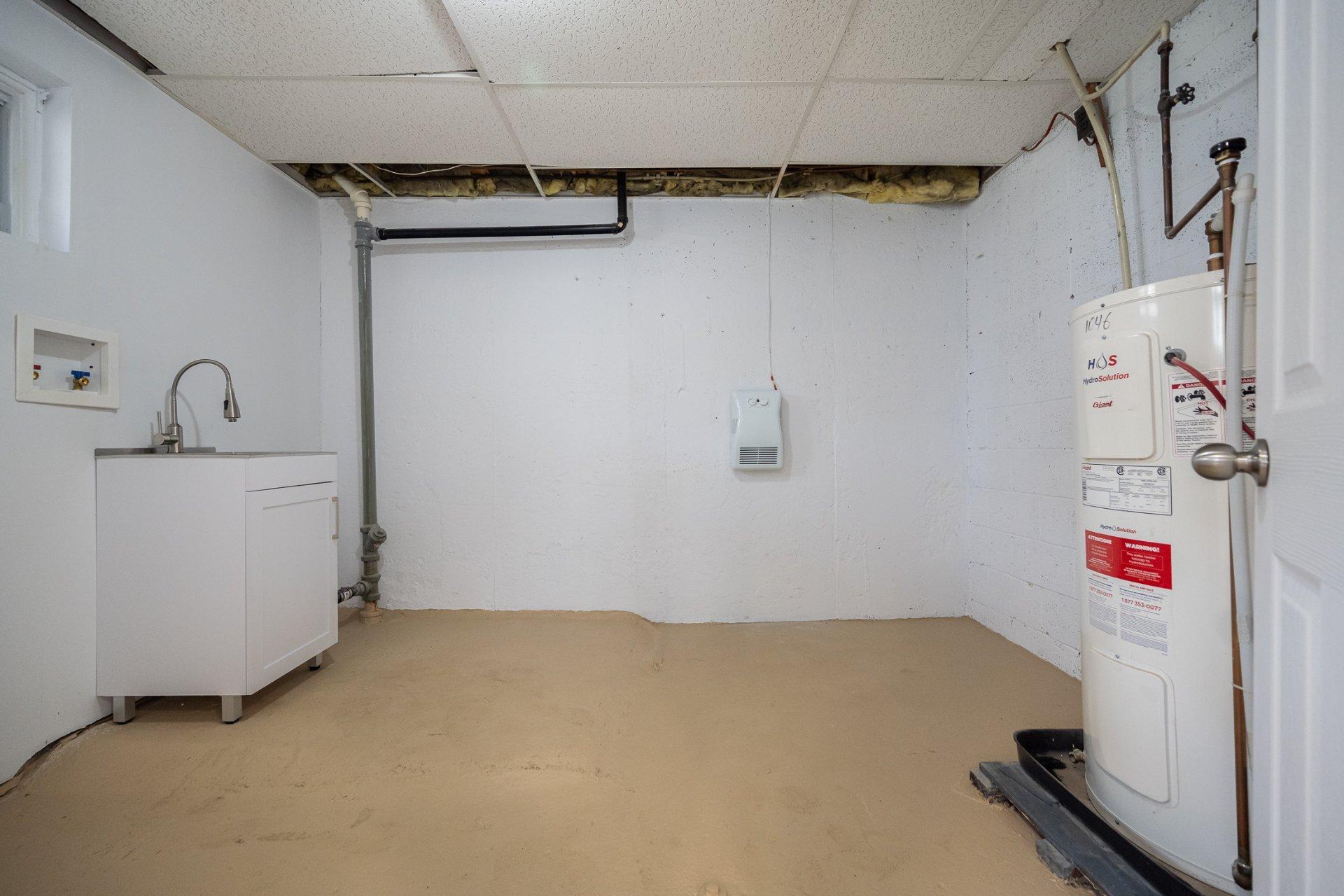 









1046

 - 1048


Rue Mill Hill

,
Laval (Chomedey),




QC
H7W1P4

