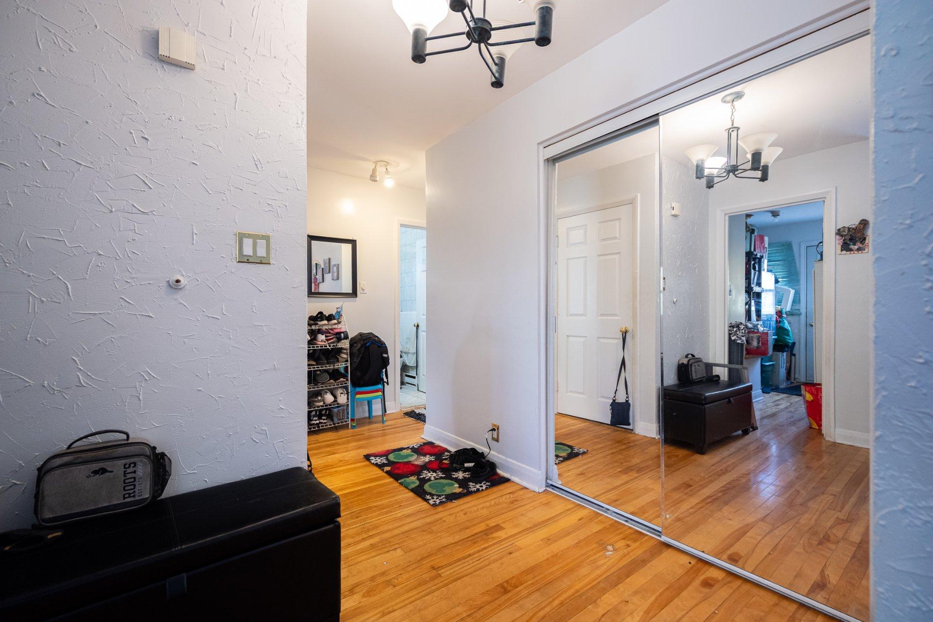 









1046

 - 1048


Rue Mill Hill

,
Laval (Chomedey),




QC
H7W1P4

