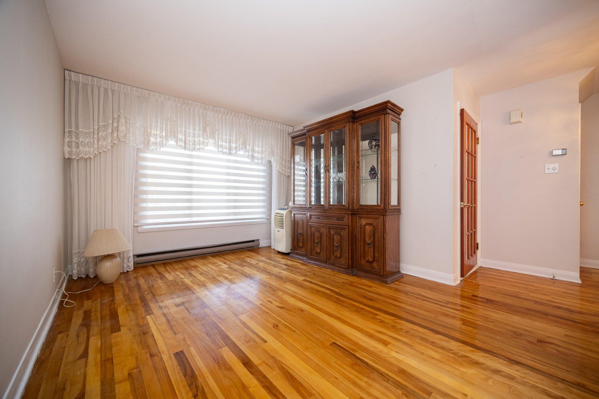 









1046

 - 1048


Rue Mill Hill

,
Laval (Chomedey),




QC
H7W1P4

