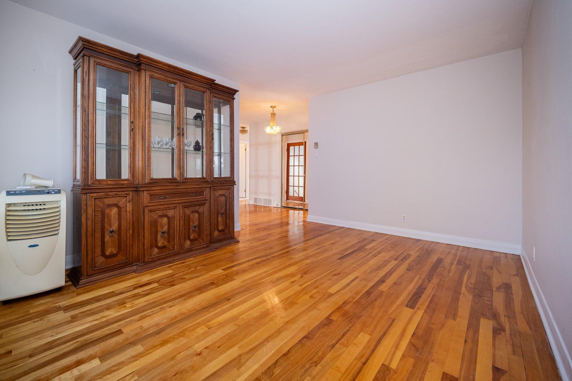 









1046

 - 1048


Rue Mill Hill

,
Laval (Chomedey),




QC
H7W1P4

