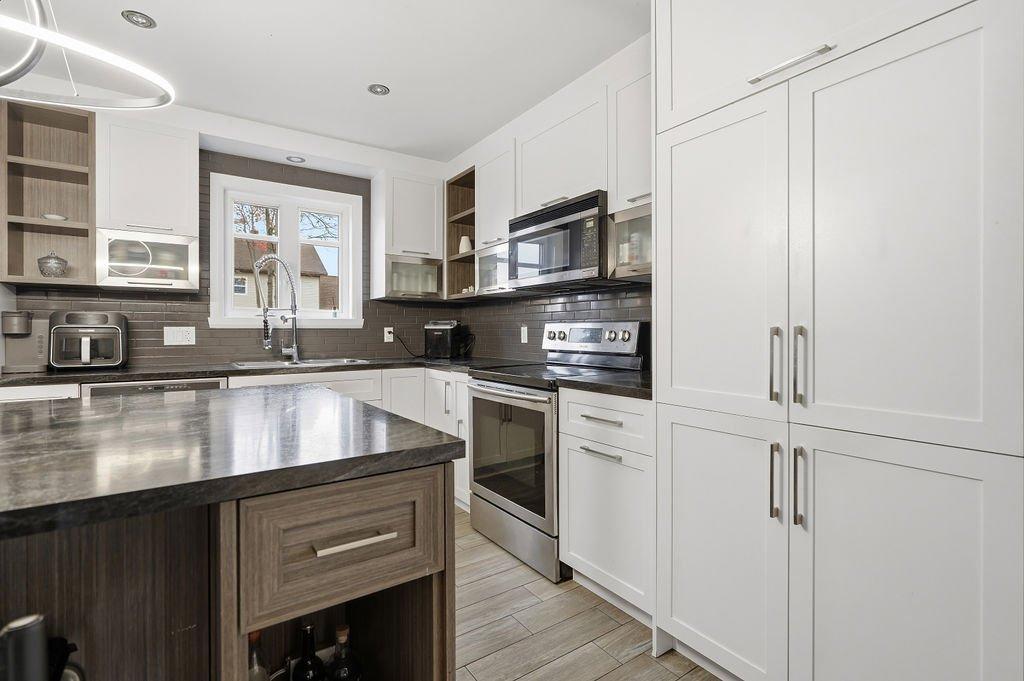 









218


Rue du Parc

,
Saint-Henri,




QC
G0R3E0

