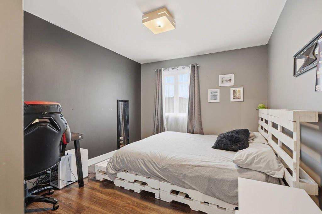 









218


Rue du Parc

,
Saint-Henri,




QC
G0R3E0

