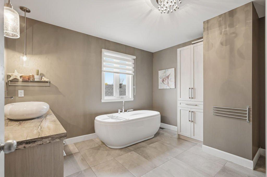 









218


Rue du Parc

,
Saint-Henri,




QC
G0R3E0

