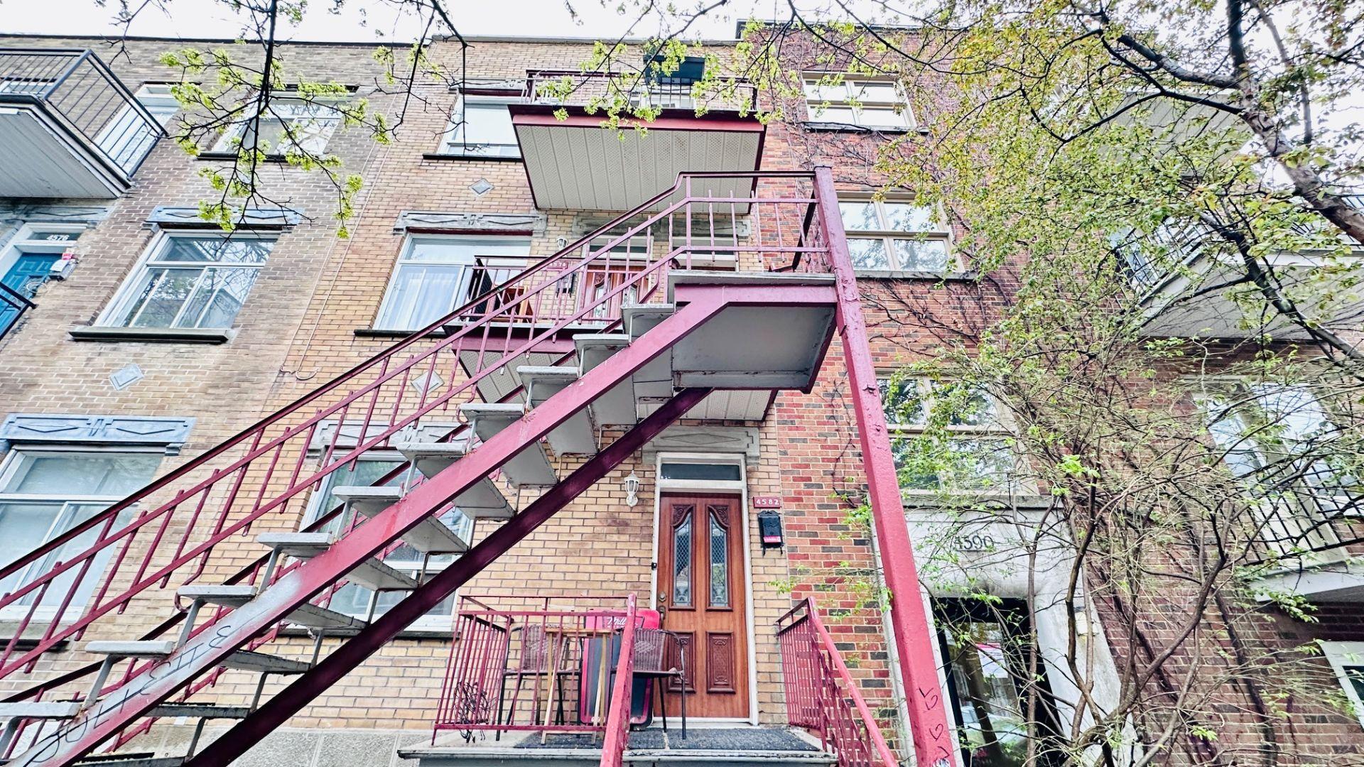 









4578

 - 4582


Rue Clark

,
Montréal (Le Plateau-Mont-Royal),




QC
H2T2T4

