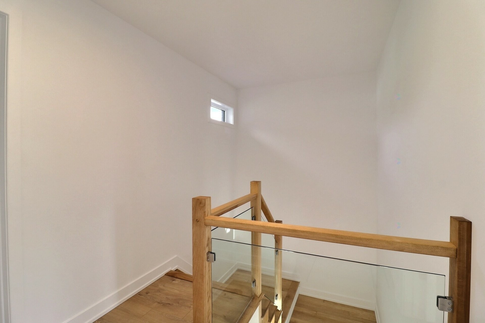 









12


Rue Derwin

,
Gatineau (Aylmer),




QC
J9H3A1

