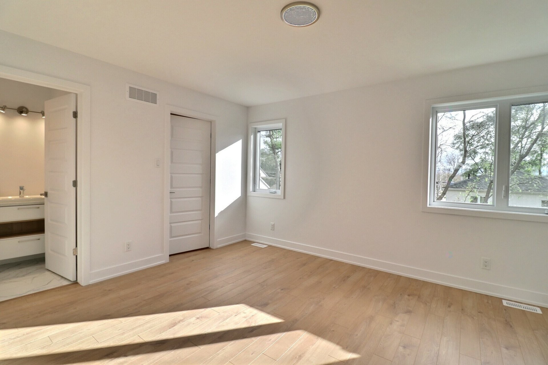 









12


Rue Derwin

,
Gatineau (Aylmer),




QC
J9H3A1

