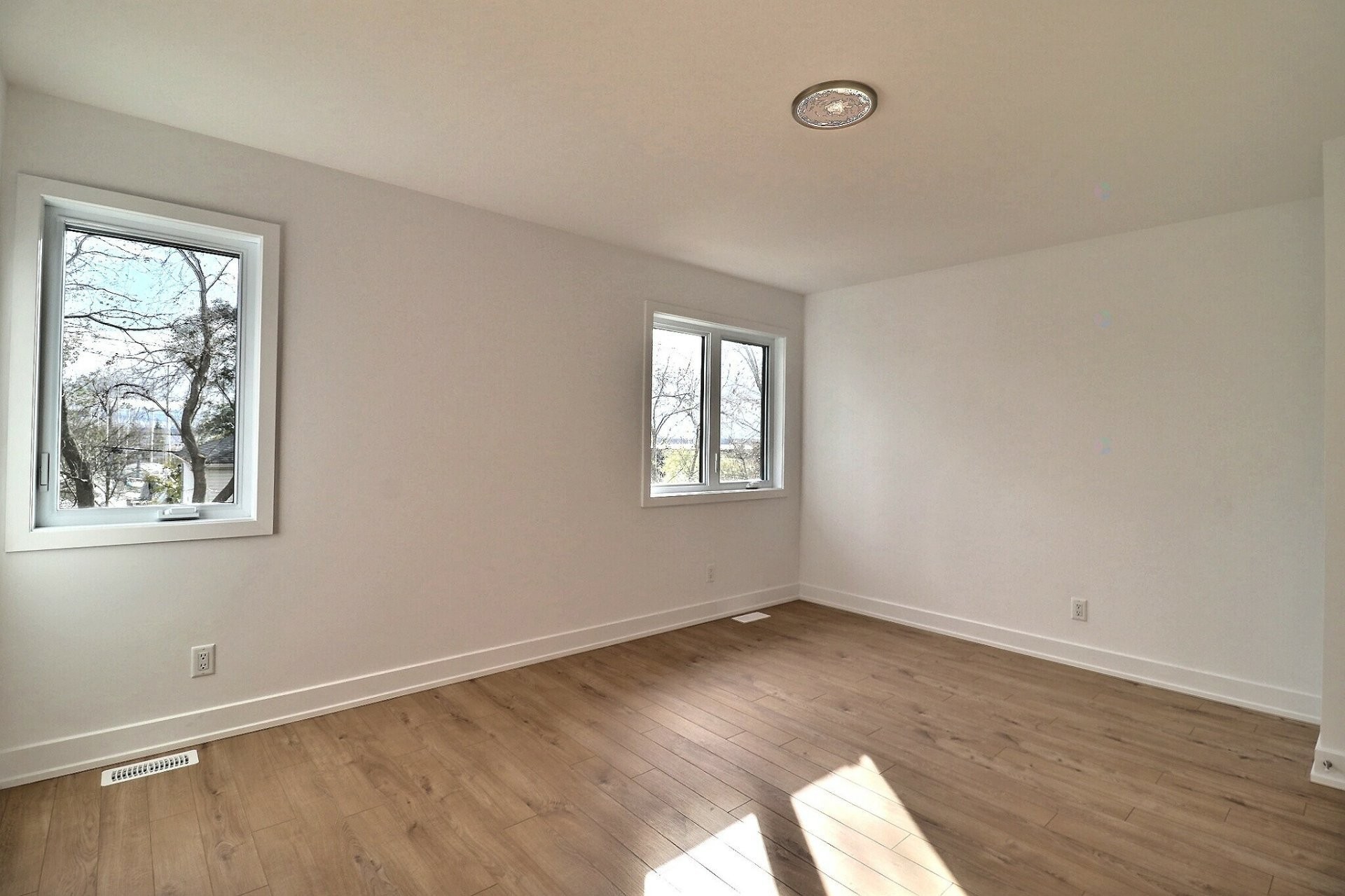 









12


Rue Derwin

,
Gatineau (Aylmer),




QC
J9H3A1

