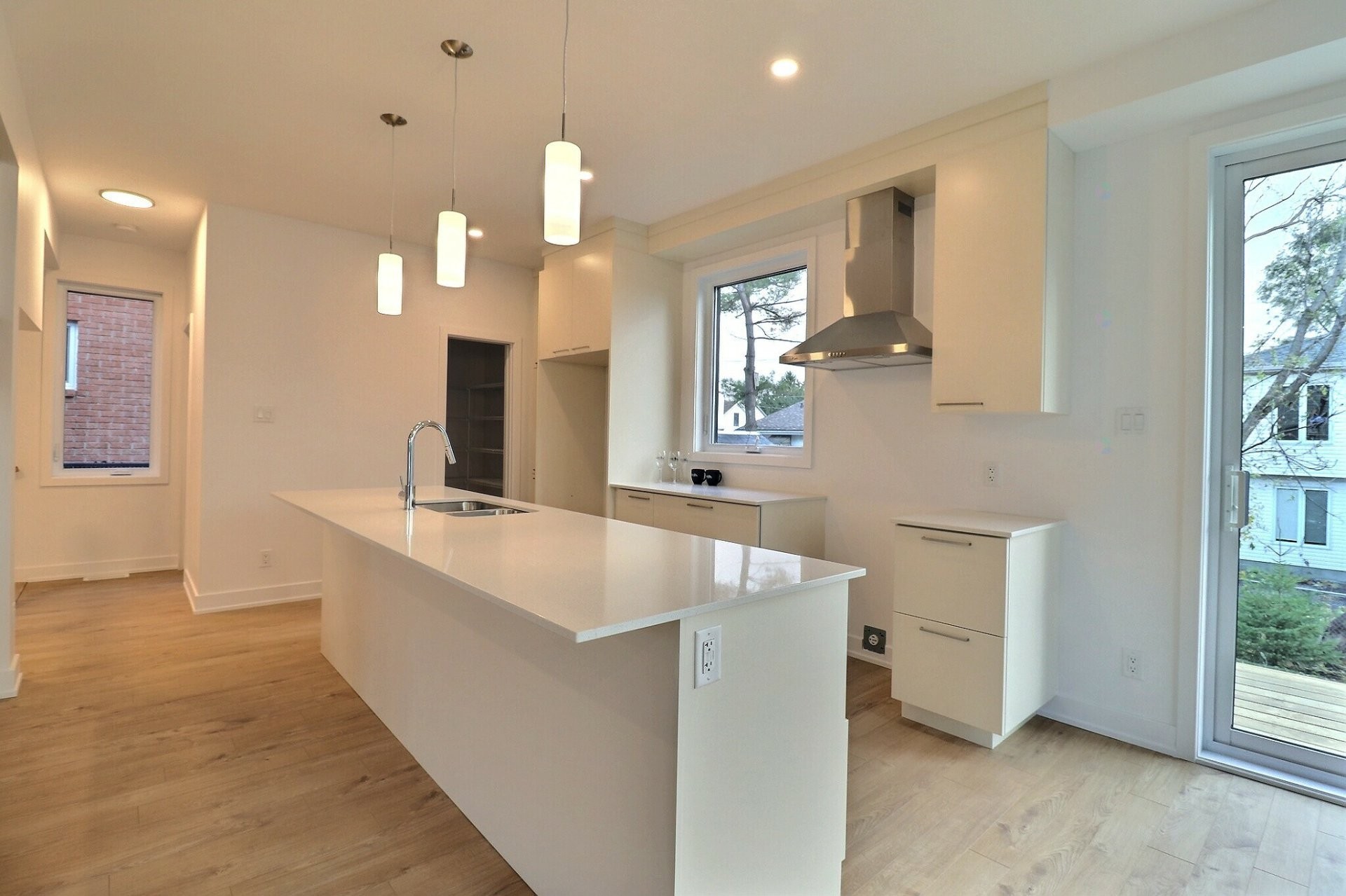 









12


Rue Derwin

,
Gatineau (Aylmer),




QC
J9H3A1

