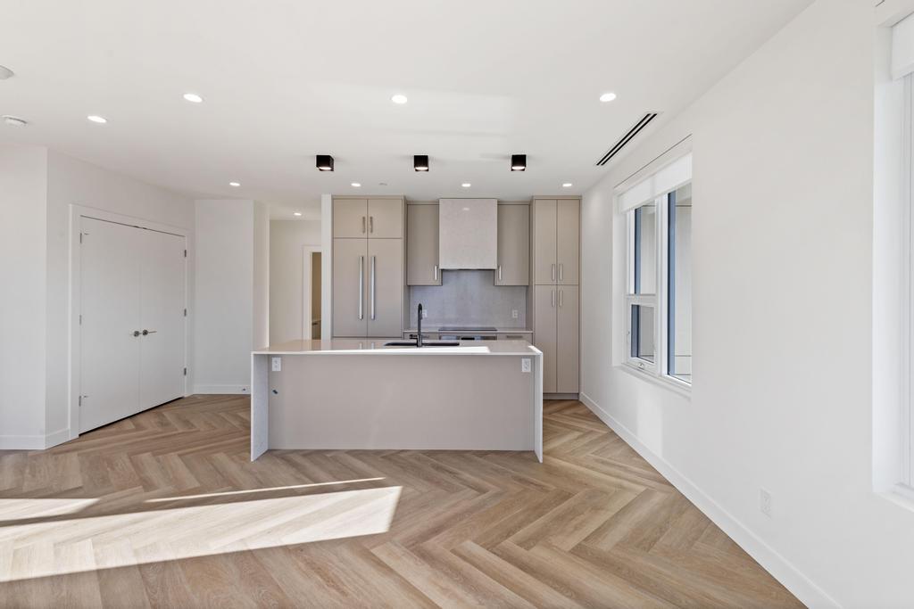 









3340


Lakeshore

Road, 509,
Kelowna,




BC
V1W 0H6

