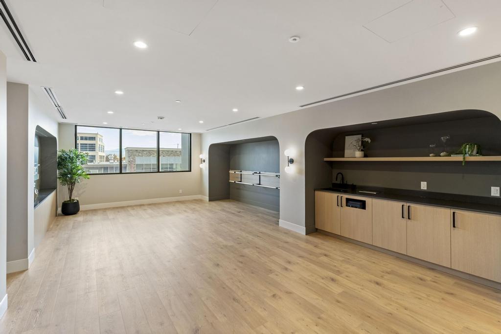 









3340


Lakeshore

Road, 509,
Kelowna,




BC
V1W 0H6

