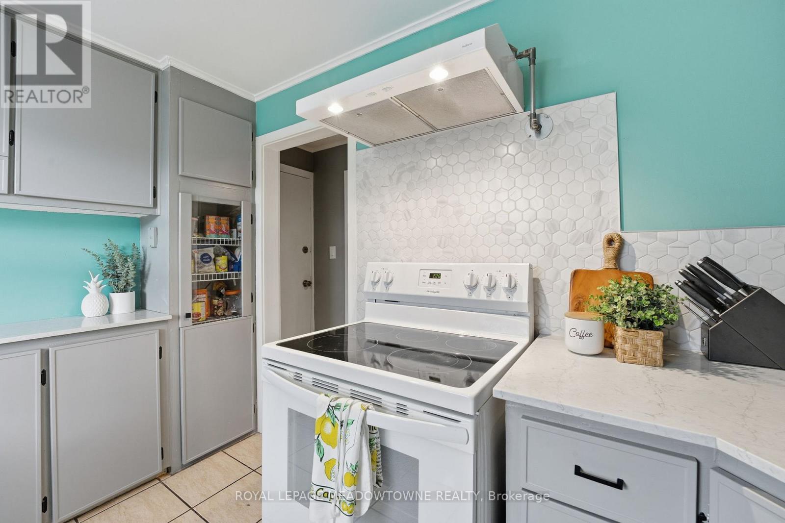 












15 - 1351 LAKESHORE ROAD

,
Burlington,




Ontario
L7S1B1

