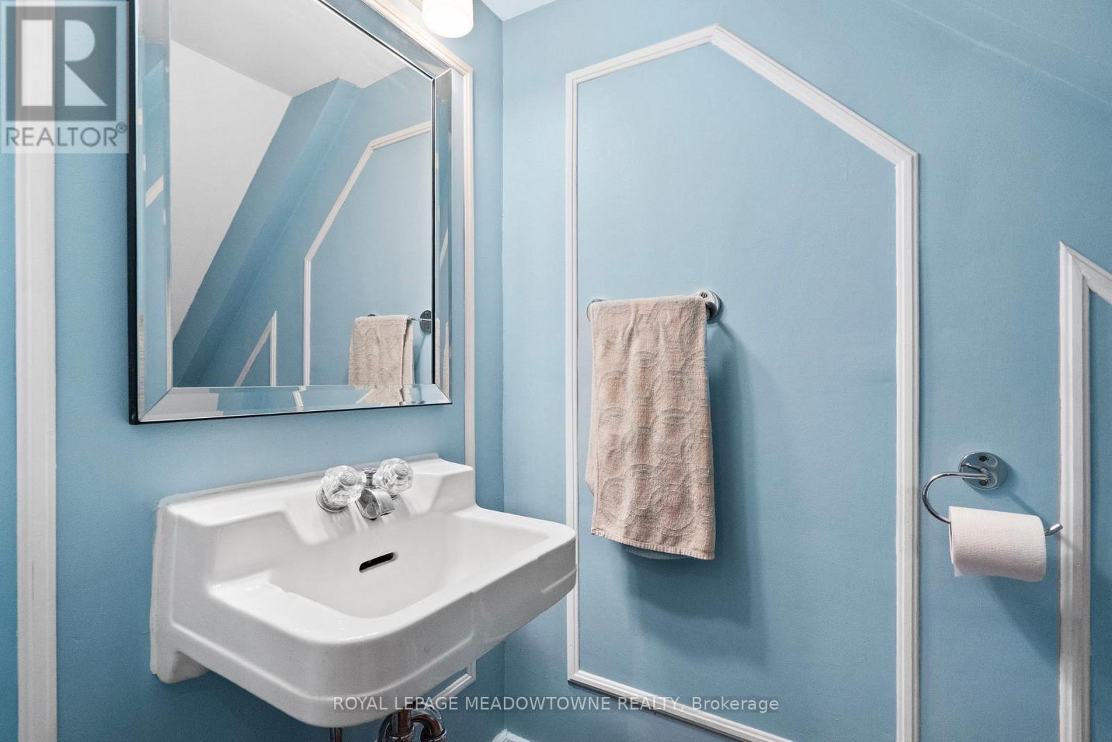 












229 QUEEN STREET

,
Milton,




Ontario
L9T1K3

