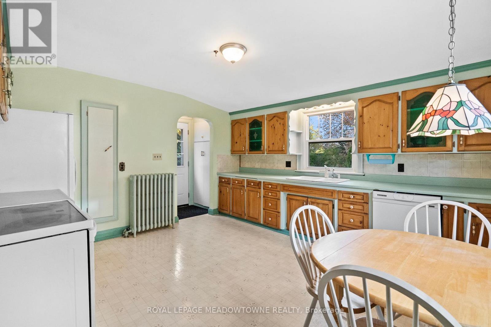 












229 QUEEN STREET

,
Milton,




Ontario
L9T1K3

