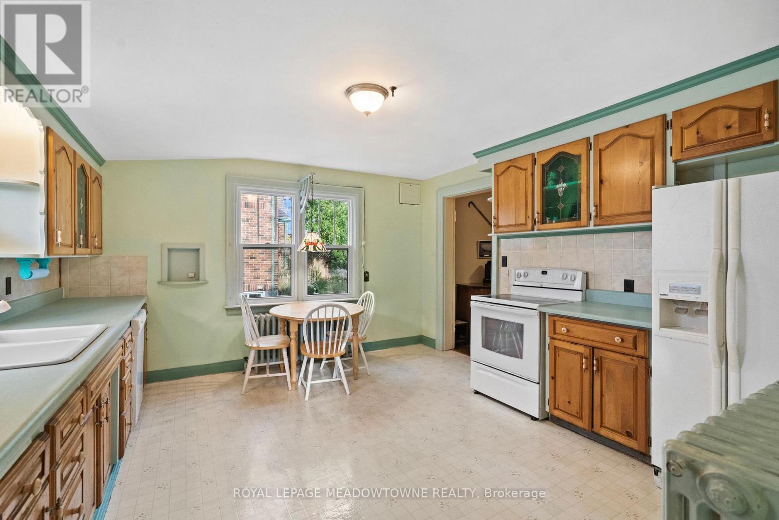 












229 QUEEN STREET

,
Milton,




Ontario
L9T1K3

