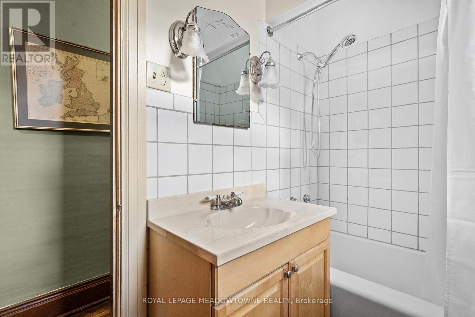 












229 QUEEN STREET

,
Milton,




Ontario
L9T1K3

