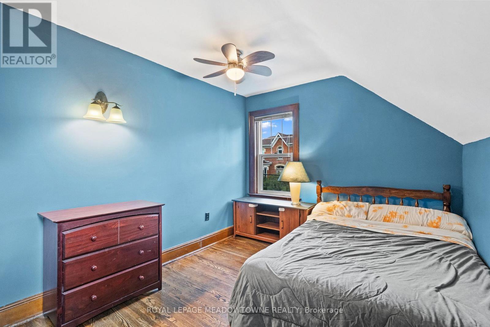 












229 QUEEN STREET

,
Milton,




Ontario
L9T1K3

