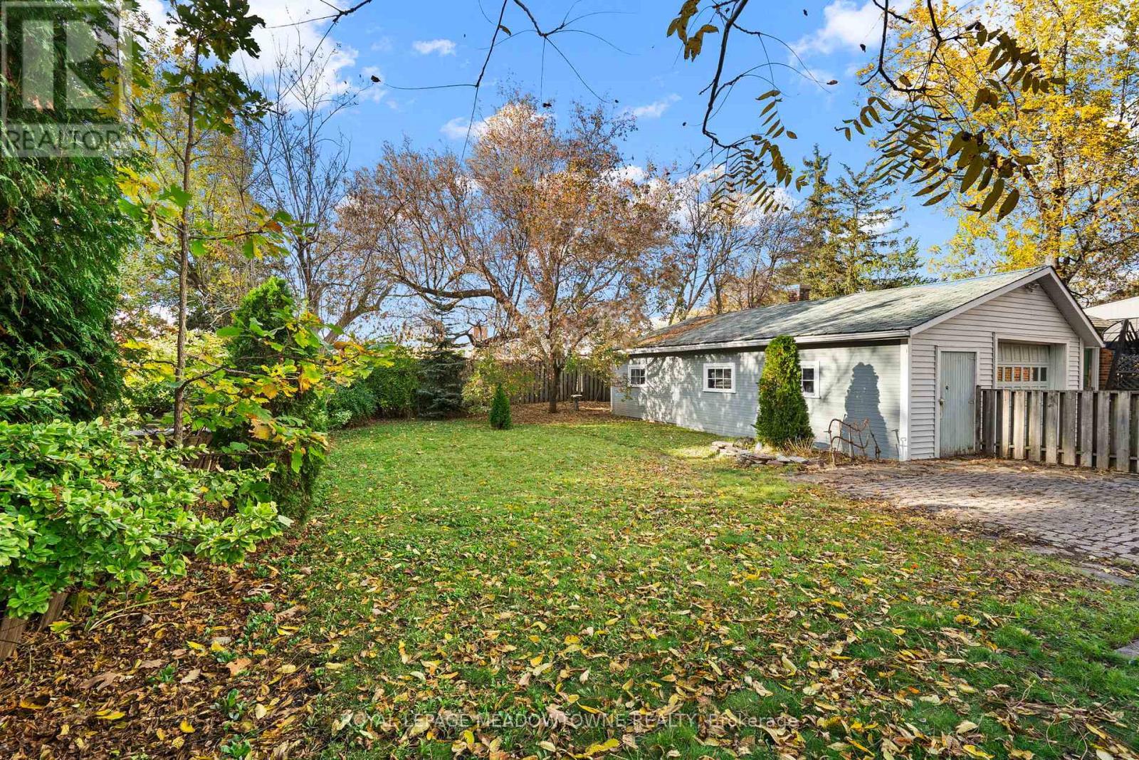 












229 QUEEN STREET

,
Milton,




Ontario
L9T1K3

