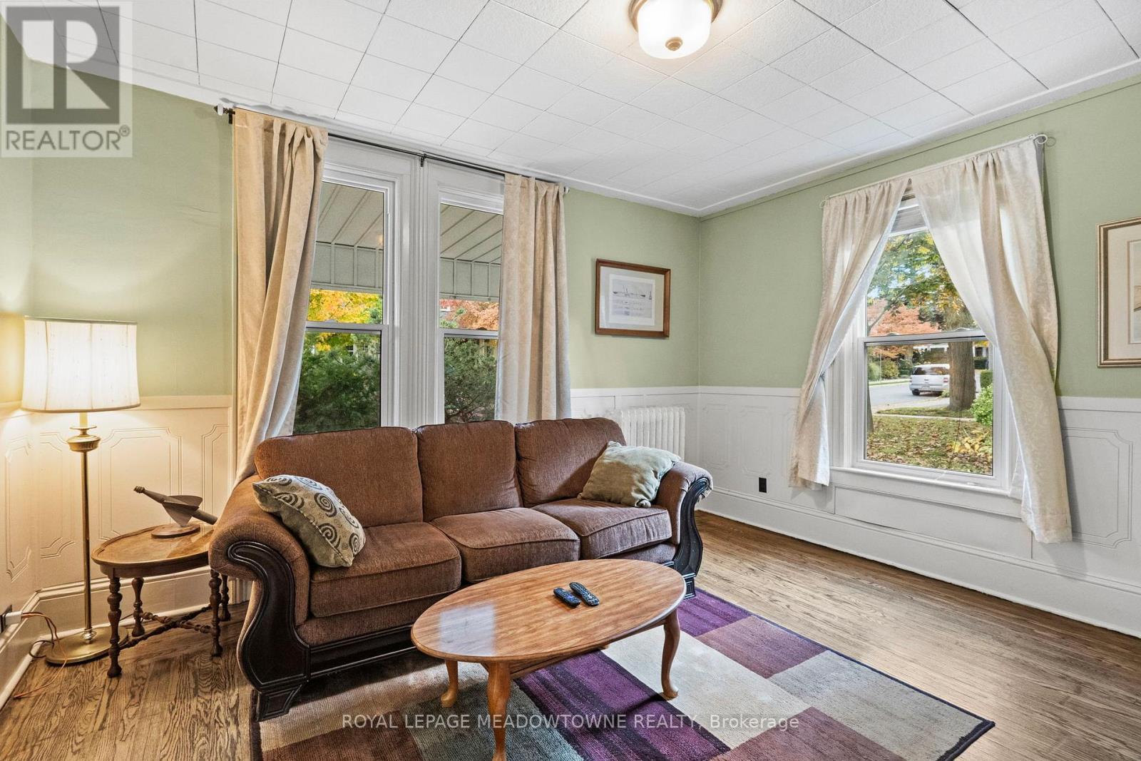 












229 QUEEN STREET

,
Milton,




Ontario
L9T1K3

