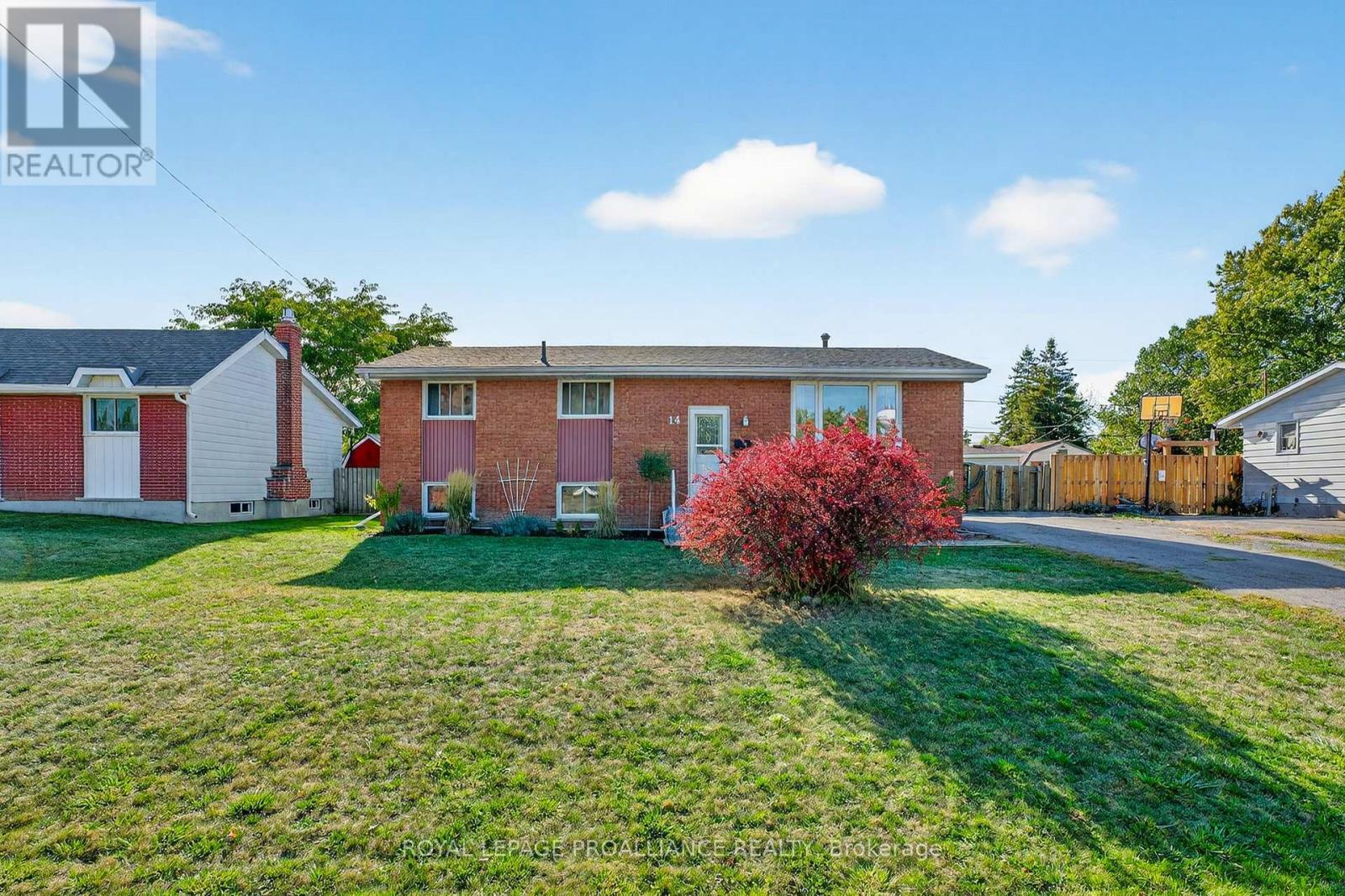 












14 CHESTERFIELD DRIVE

,
Loyalist (Amherstview),




Ontario
K7N1M2

