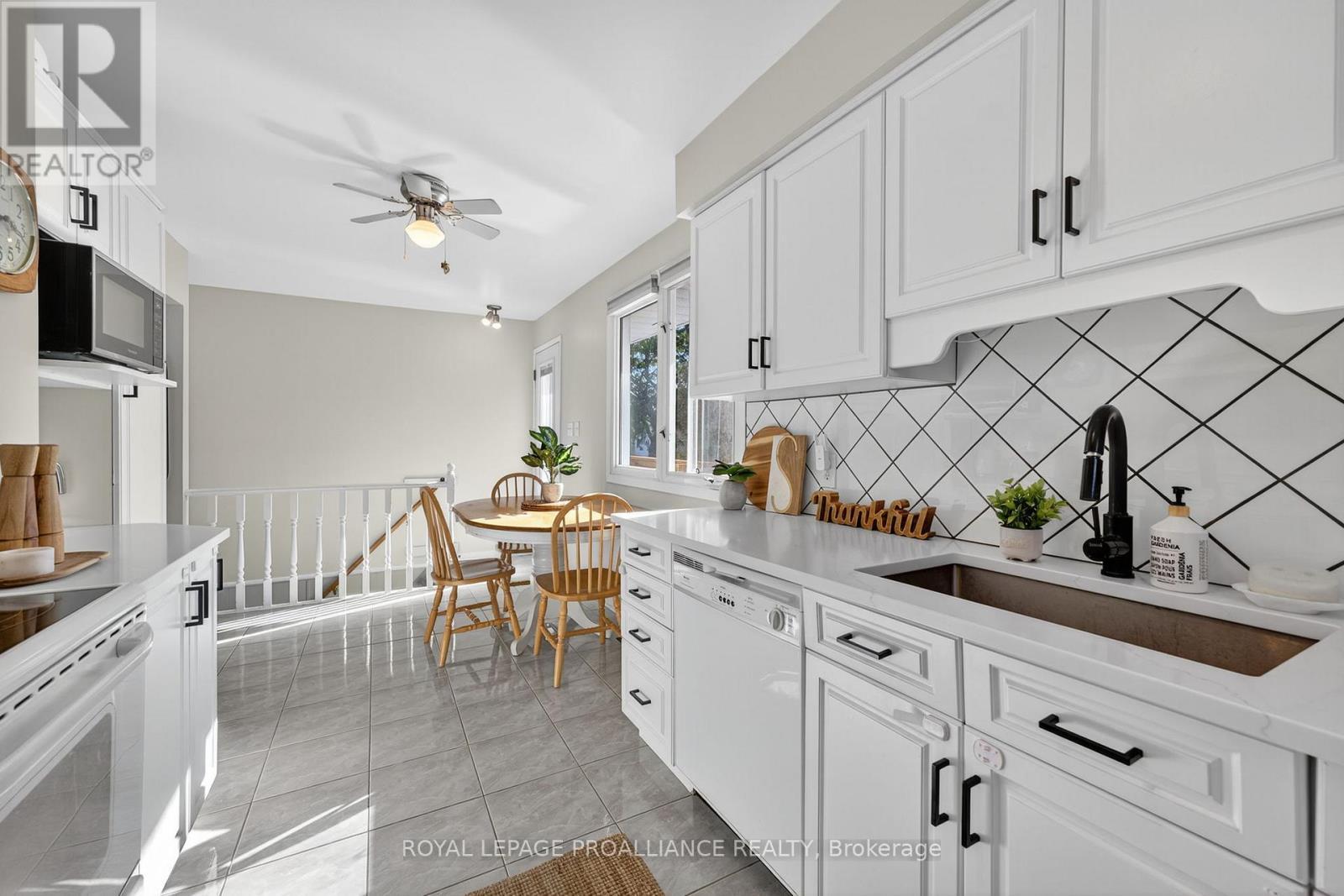 












14 CHESTERFIELD DRIVE

,
Loyalist (Amherstview),




Ontario
K7N1M2

